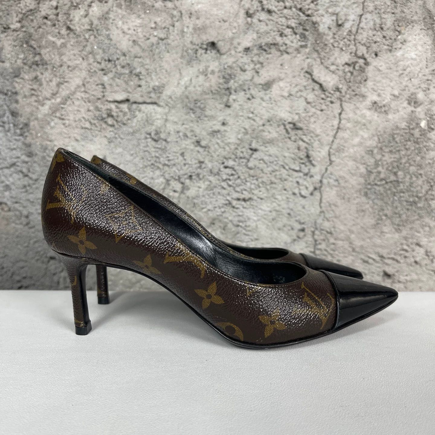 Louis Vuitton Louis Vuitton Monogram Pointed Toe Pumps Size 36 Size US 6 / IT 36 - 3 Thumbnail