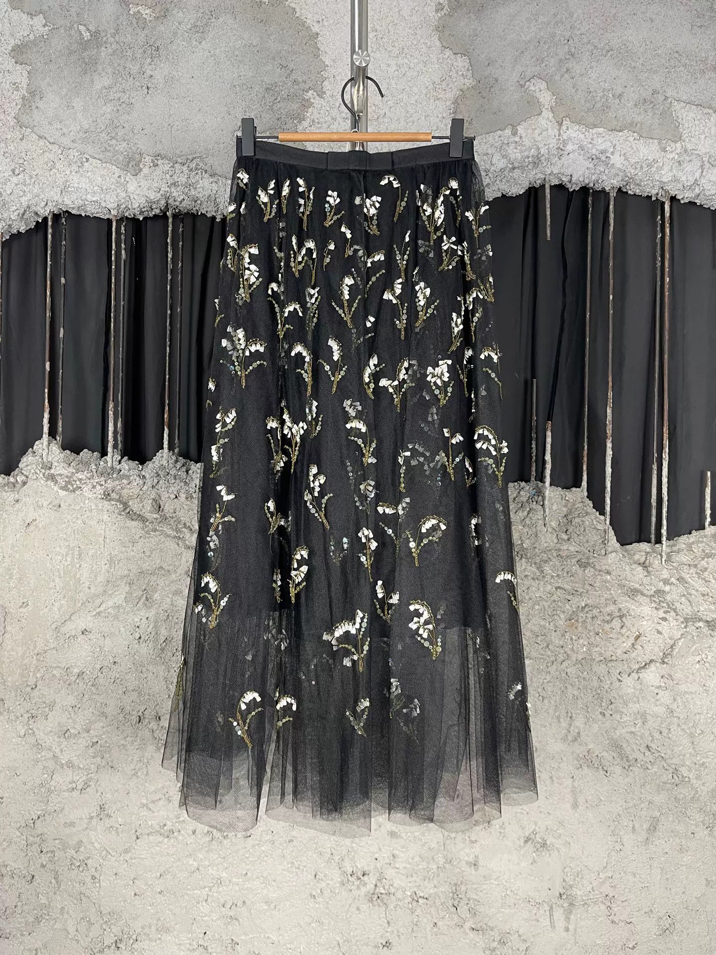 Dior Christian Dior Embroidered Mesh Midi Skirt Size 34 Size 26" / US 2 / IT 38 - 2 Thumbnail