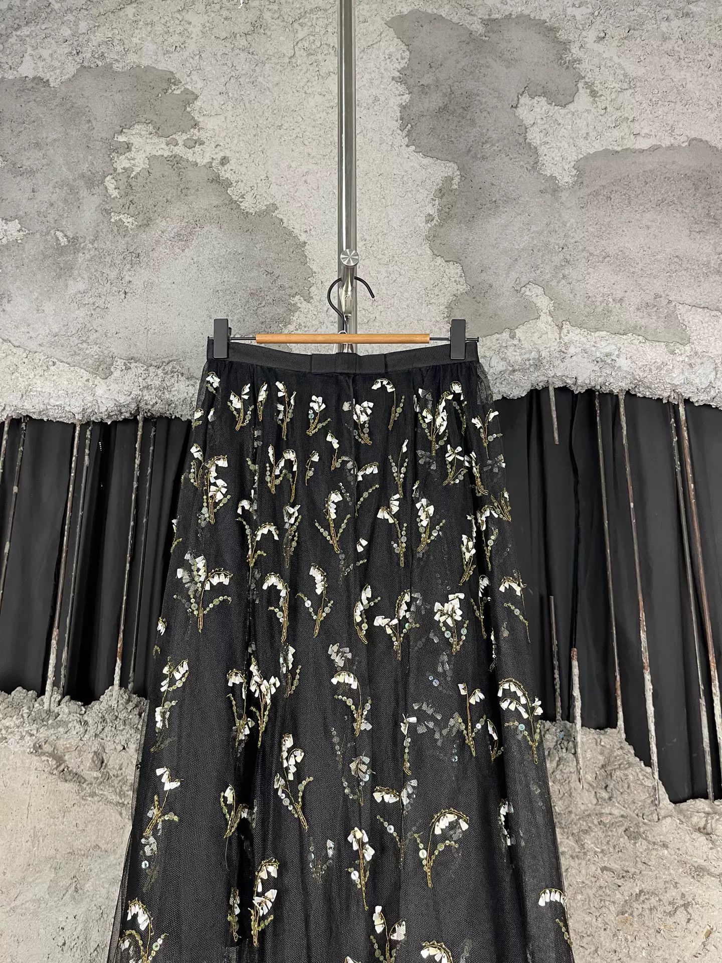 Dior Christian Dior Embroidered Mesh Midi Skirt Size 34 Size 26" / US 2 / IT 38 - 4 Thumbnail