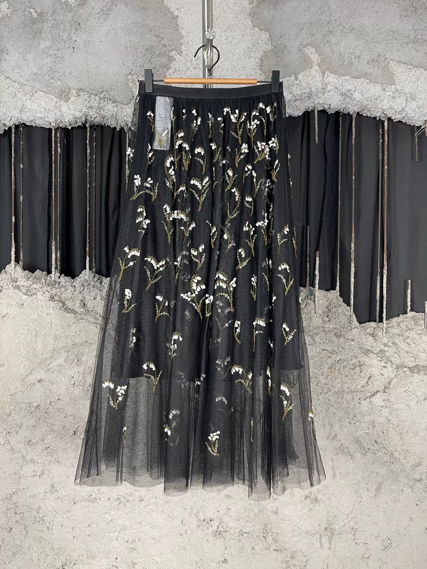 Dior Christian Dior Embroidered Mesh Midi Skirt Size 34 Size 26" / US 2 / IT 38 - 3 Thumbnail