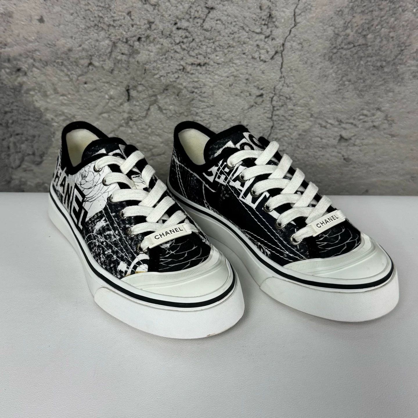 Chanel Chanel Logo Print Low-Top Sneakers Size 36 Size US 6 / IT 36 - 2 Thumbnail