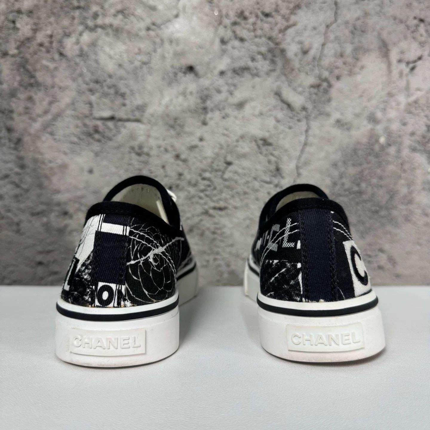 Chanel Chanel Logo Print Low-Top Sneakers Size 36 Size US 6 / IT 36 - 5 Thumbnail