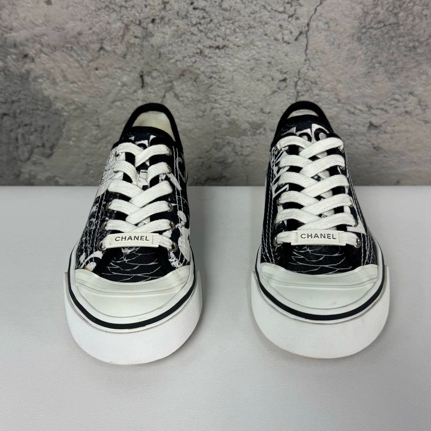 Chanel Chanel Logo Print Low-Top Sneakers Size 36 Size US 6 / IT 36 - 8 Thumbnail