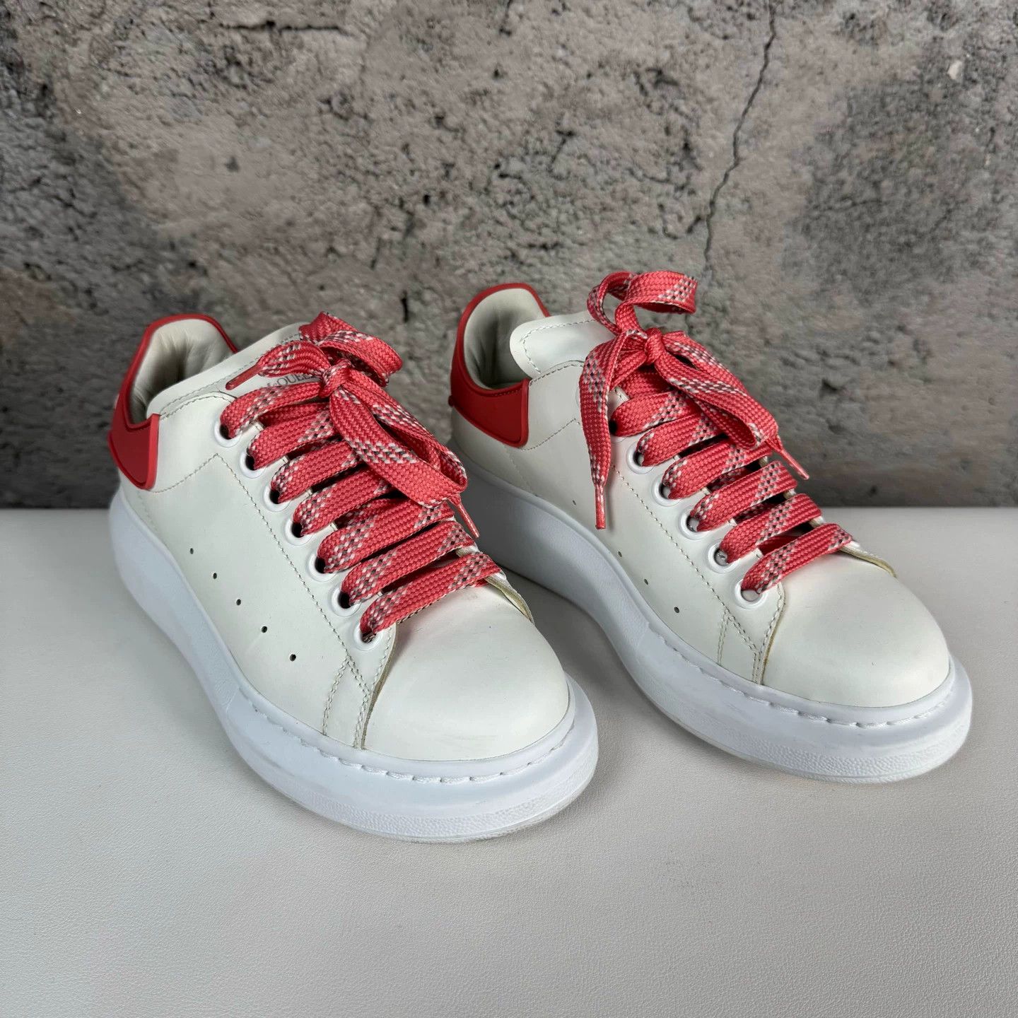 Alexander McQueen Alexander McQueen White Red Leather Sneakers Size 36 Size US 6 / IT 36 - 2 Thumbnail