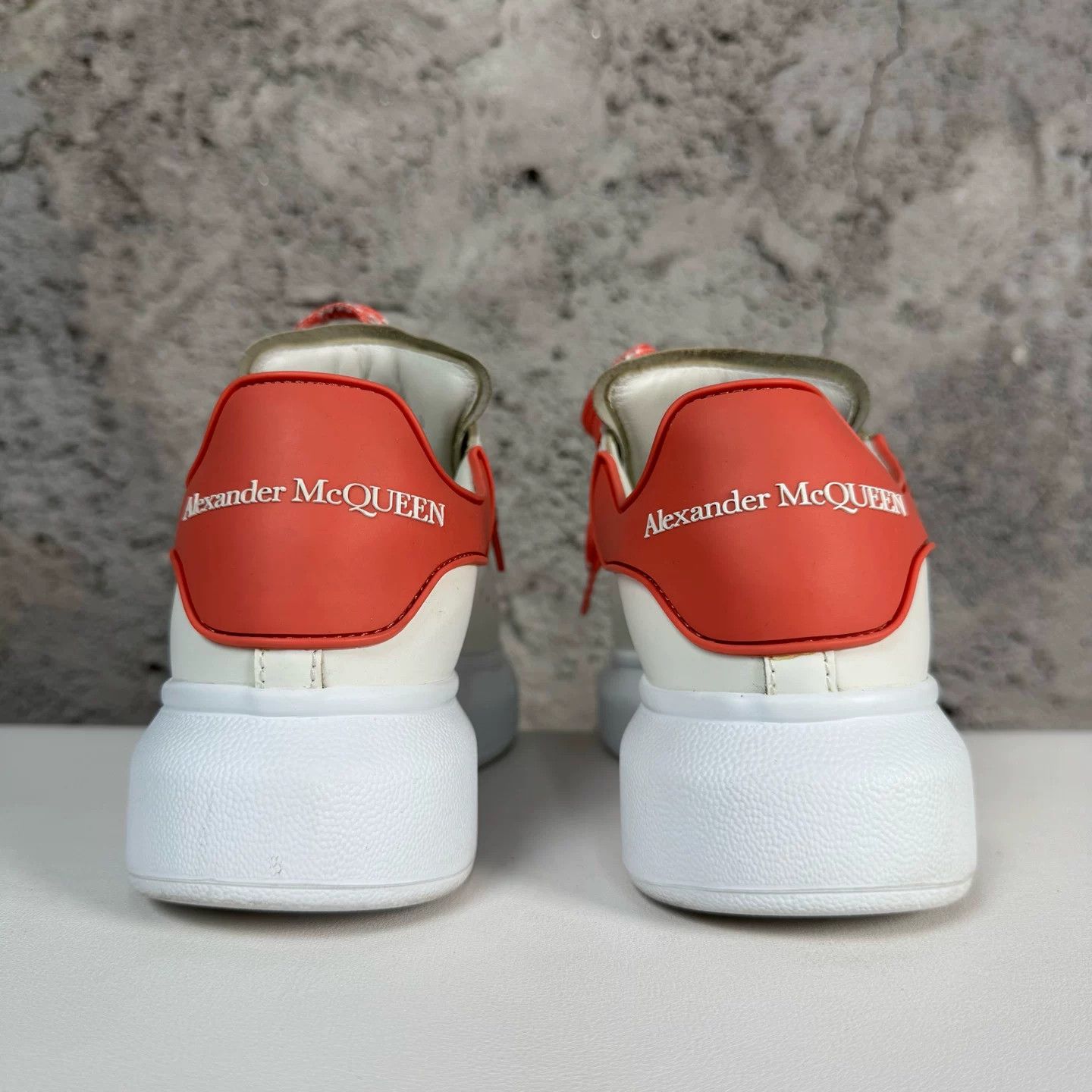 Alexander McQueen Alexander McQueen White Red Leather Sneakers Size 36 Size US 6 / IT 36 - 5 Thumbnail