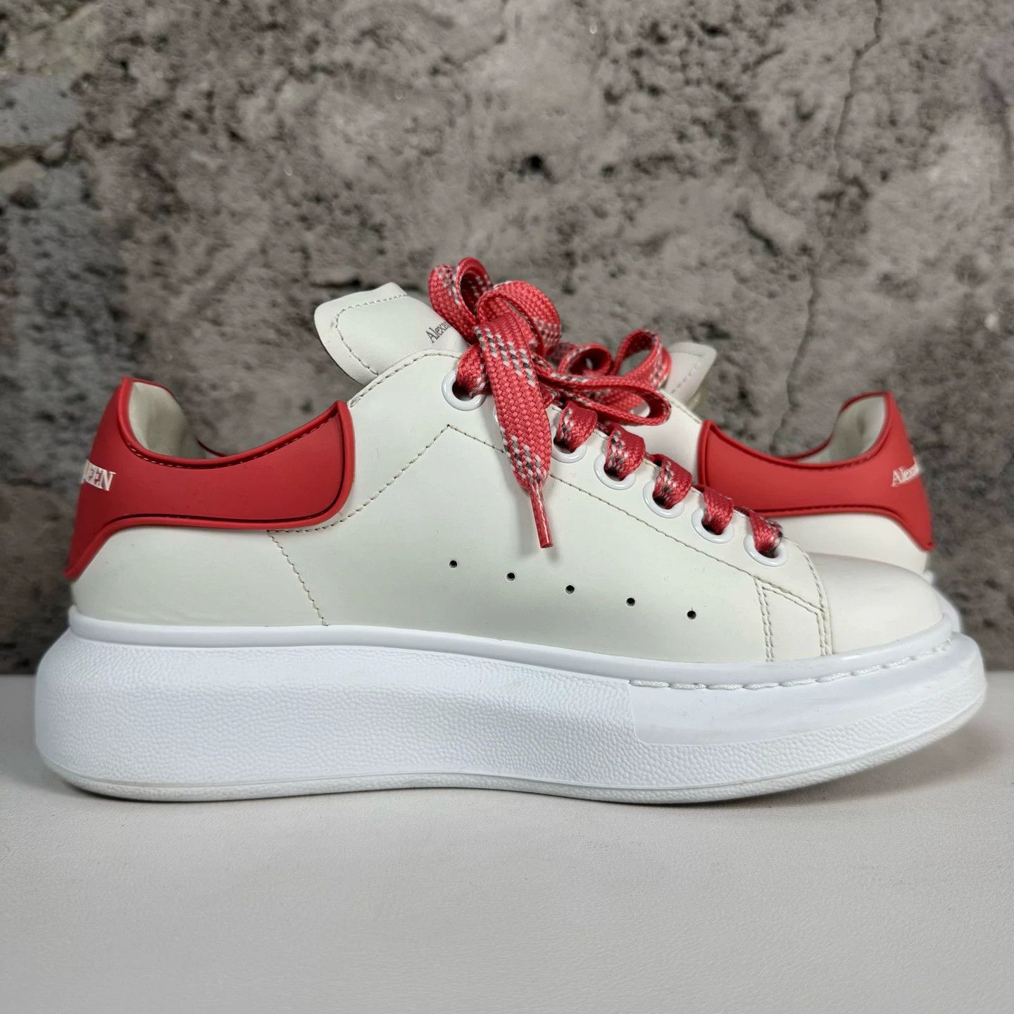 Alexander McQueen Alexander McQueen White Red Leather Sneakers Size 36 Size US 6 / IT 36 - 6 Thumbnail