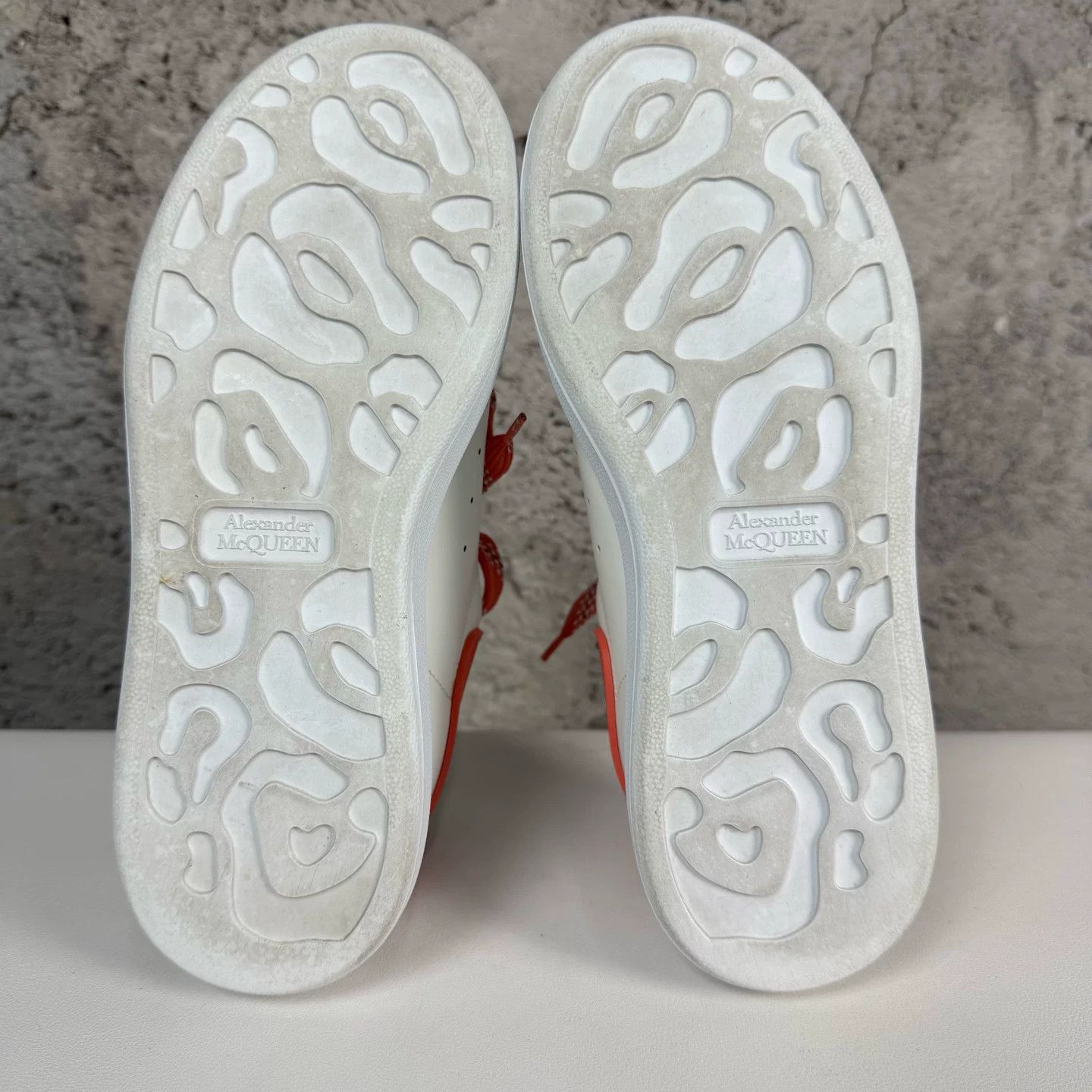 Alexander McQueen Alexander McQueen White Red Leather Sneakers Size 36 Size US 6 / IT 36 - 9 Thumbnail