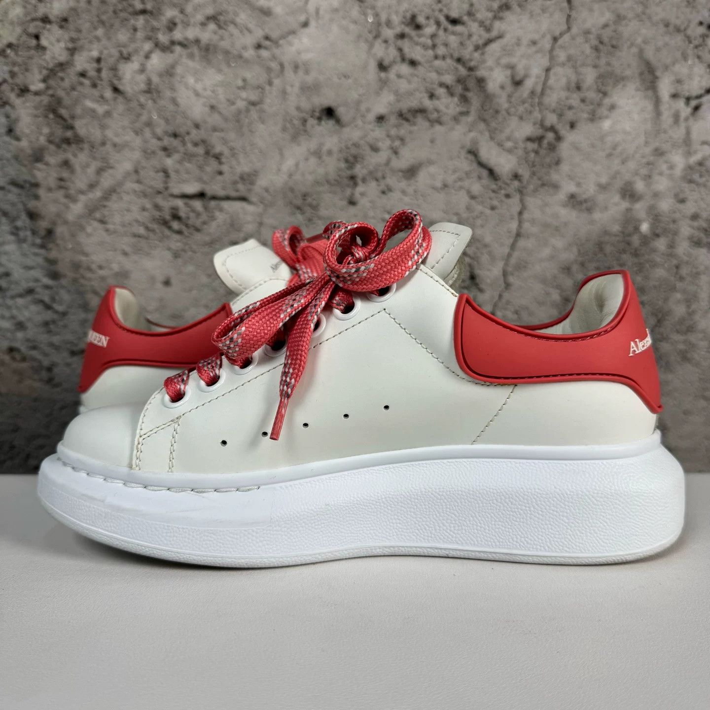 Alexander McQueen Alexander McQueen White Red Leather Sneakers Size 36 Size US 6 / IT 36 - 7 Thumbnail