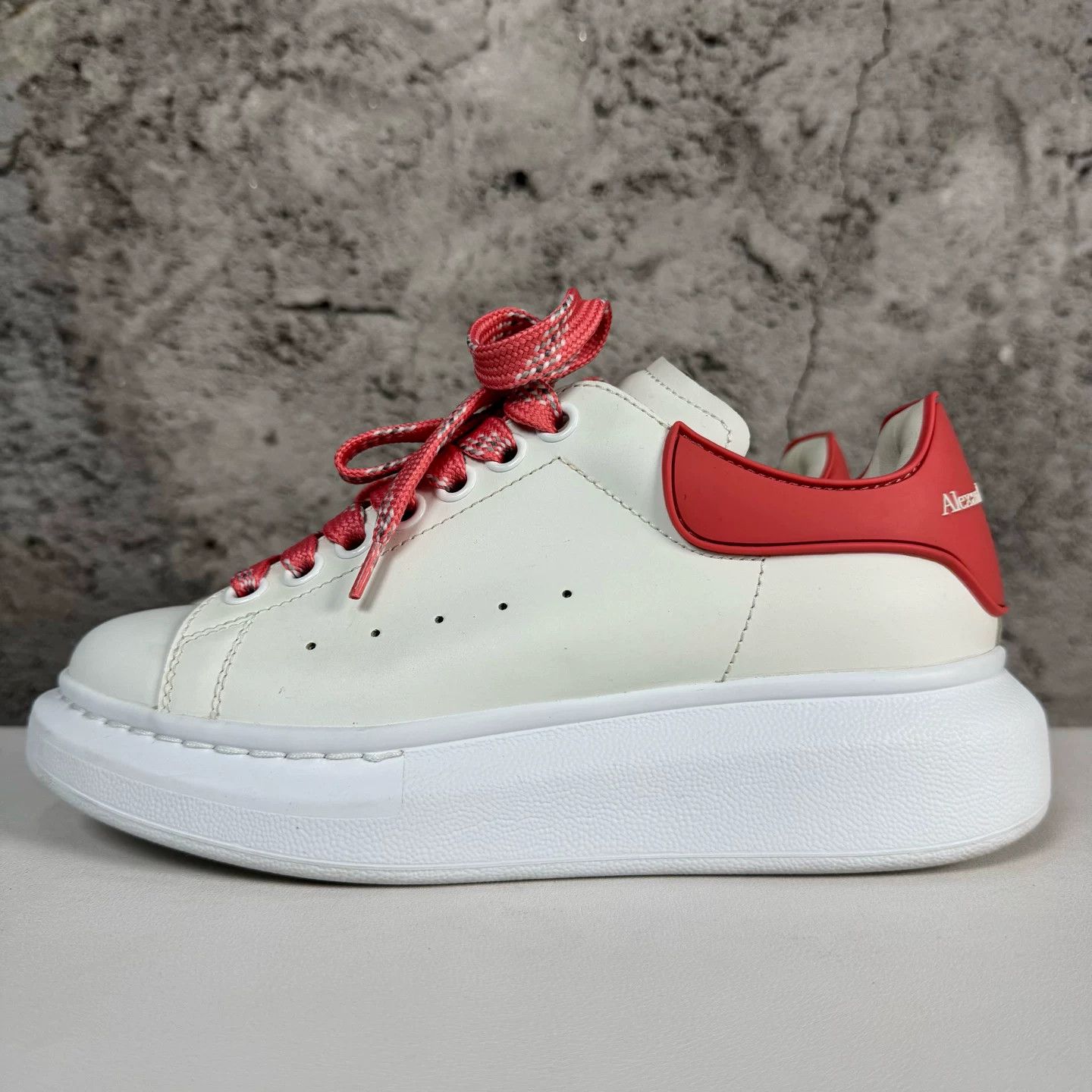 Alexander McQueen Alexander McQueen White Red Leather Sneakers Size 36 Size US 6 / IT 36 - 4 Thumbnail
