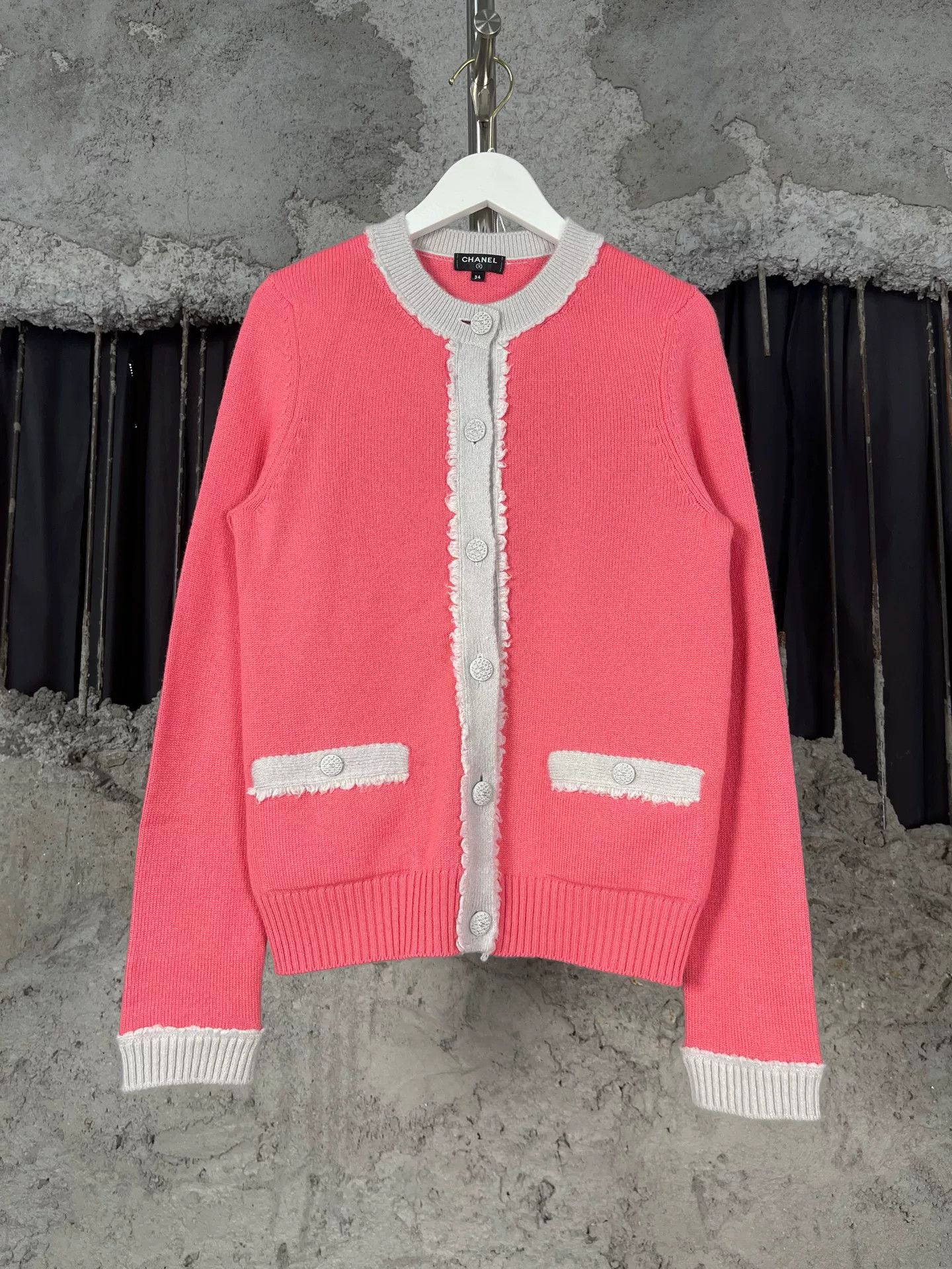 Chanel Chanel Pink Knit Cardigan Size 34 Size XS / US 0-2 / IT 36-38 - 2 Thumbnail