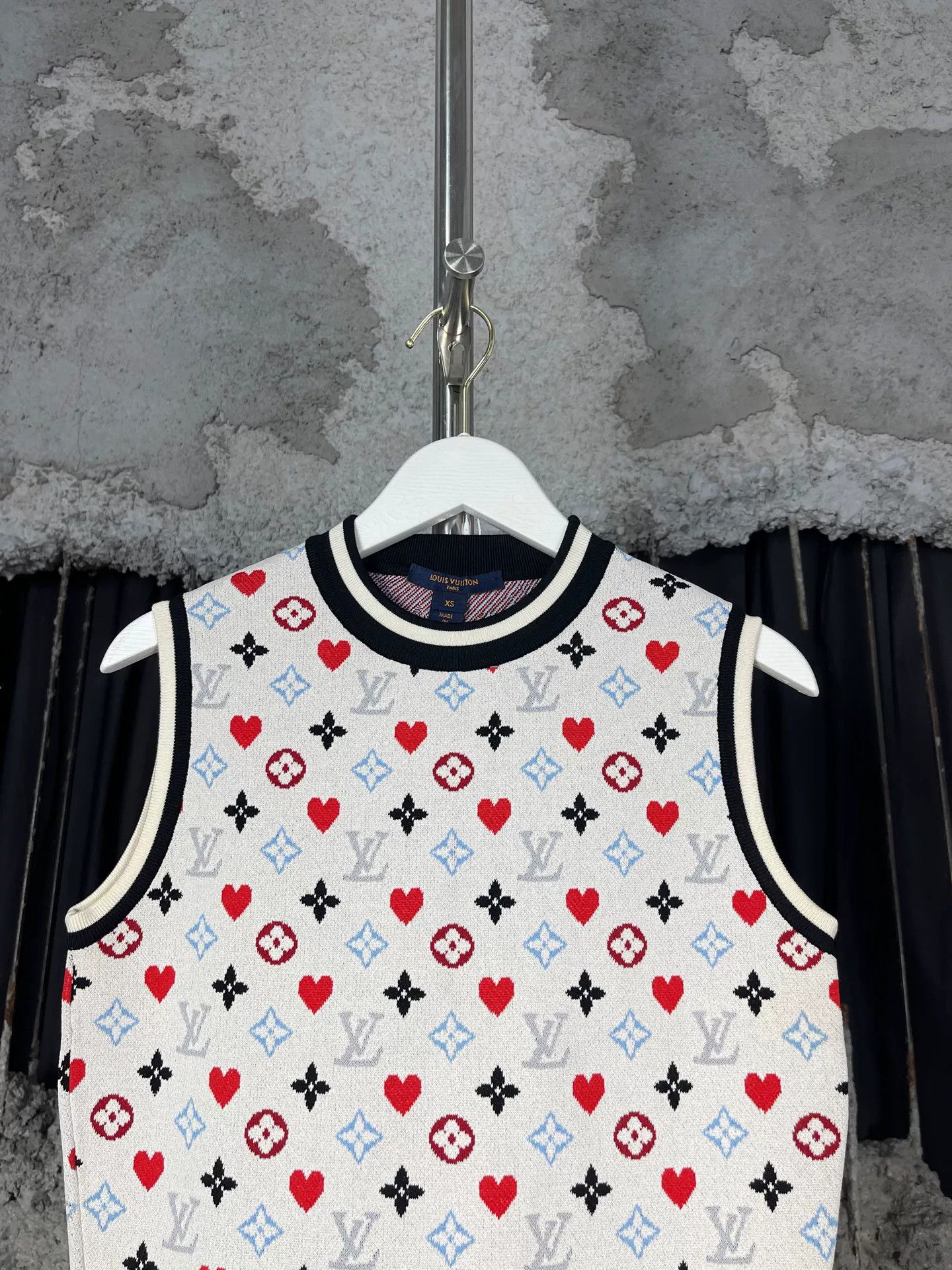 Louis Vuitton Louis Vuitton Monogram Heart Knit Tank Top XS Size XS / US 0-2 / IT 36-38 - 4 Thumbnail