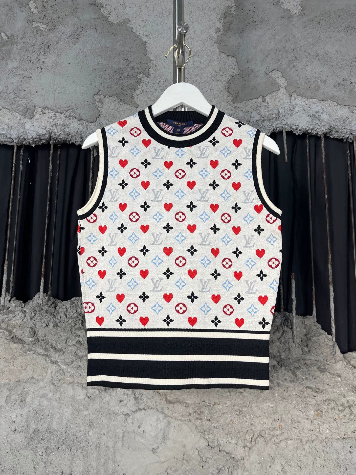 Louis Vuitton Louis Vuitton Monogram Heart Knit Tank Top XS Size XS / US 0-2 / IT 36-38 - 2 Thumbnail