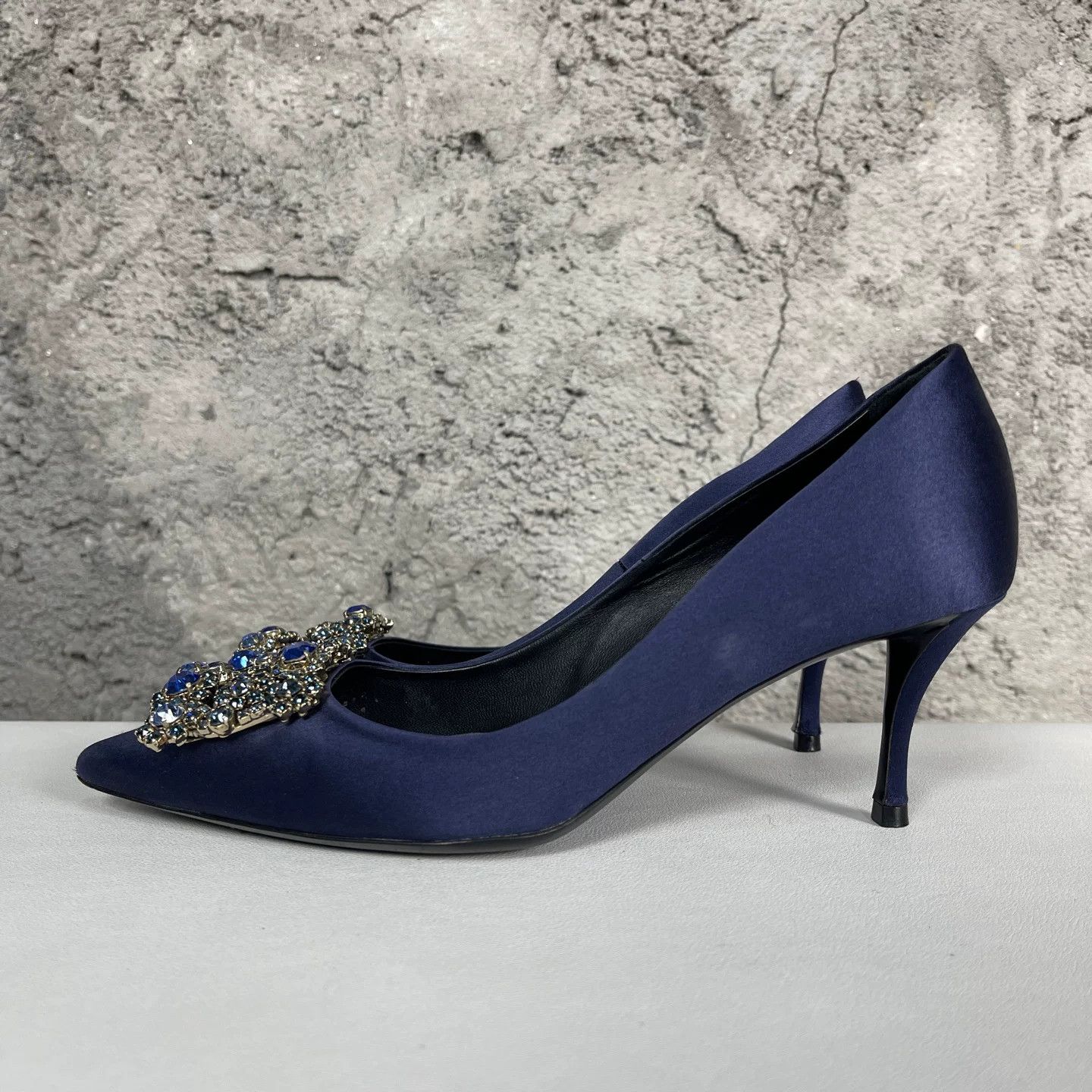 Roger Vivier Roger Vivier Jeweled Buckle Pumps Size 36.5 Size US 6.5 / IT 36.5 - 4 Thumbnail