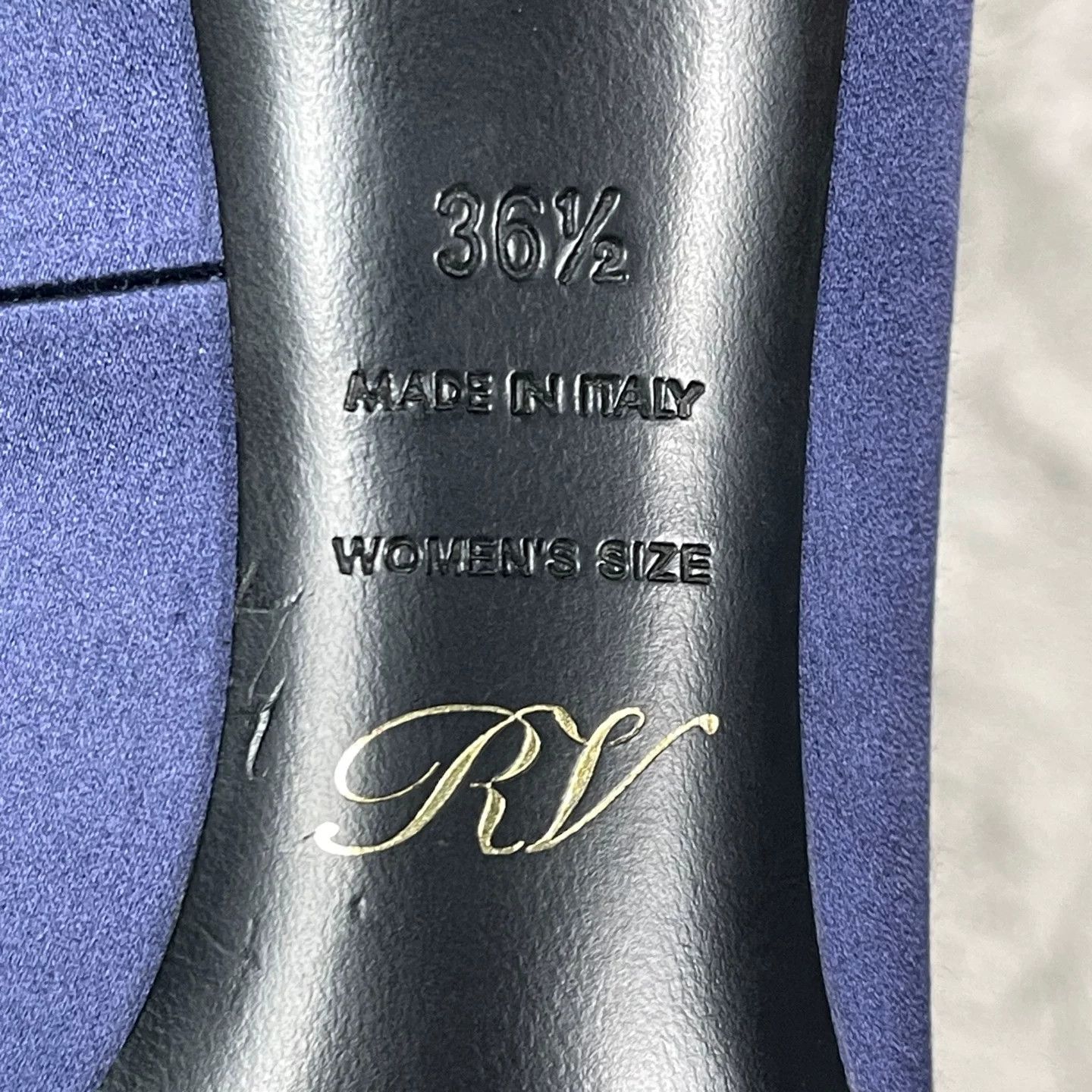 Roger Vivier Roger Vivier Jeweled Buckle Pumps Size 36.5 Size US 6.5 / IT 36.5 - 10 Thumbnail
