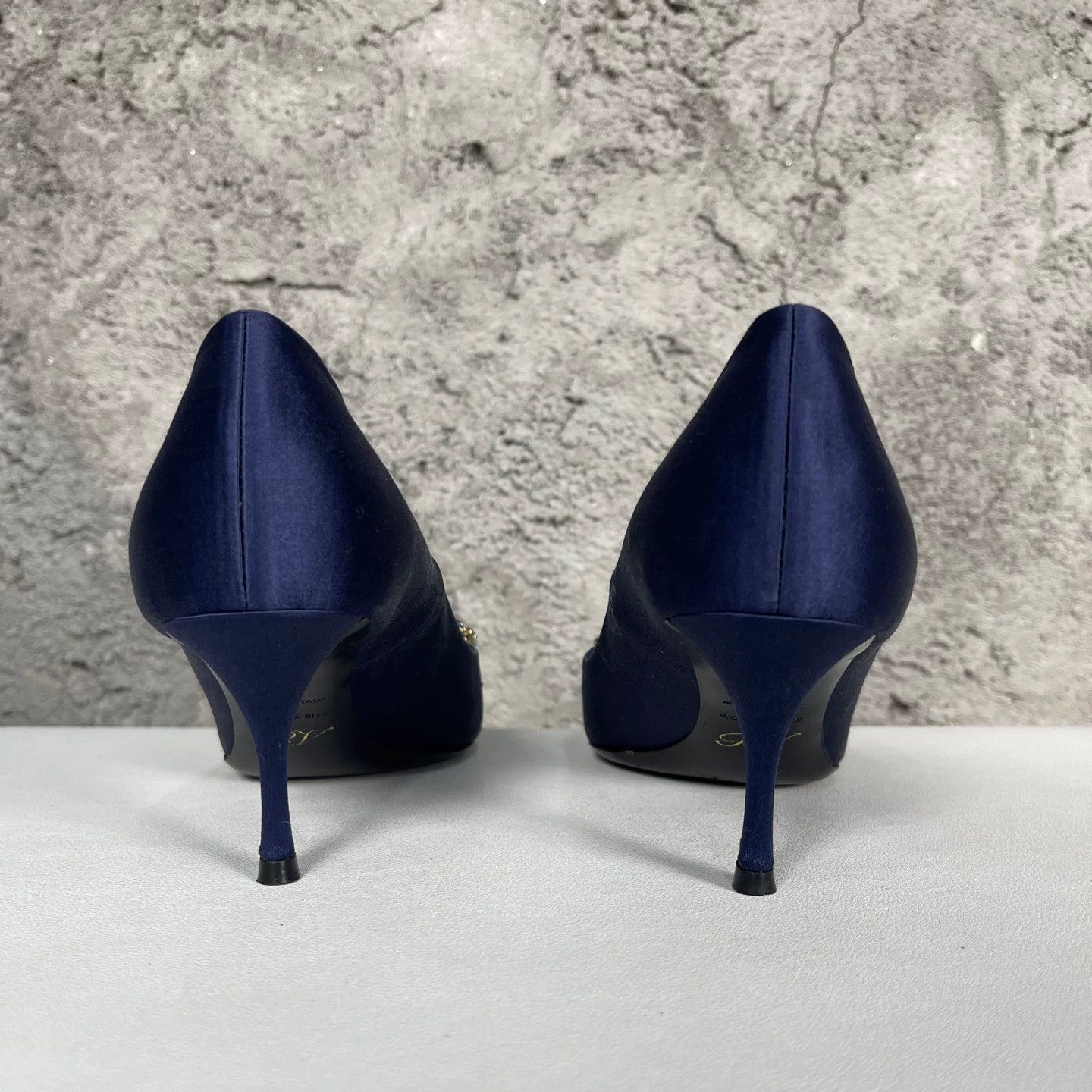 Roger Vivier Roger Vivier Jeweled Buckle Pumps Size 36.5 Size US 6.5 / IT 36.5 - 5 Thumbnail