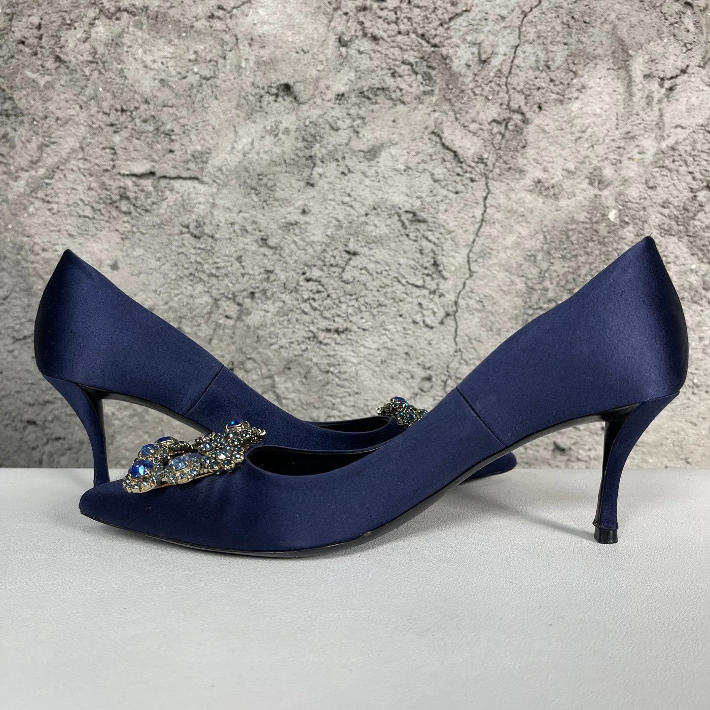 Roger Vivier Roger Vivier Jeweled Buckle Pumps Size 36.5 Size US 6.5 / IT 36.5 - 7 Thumbnail
