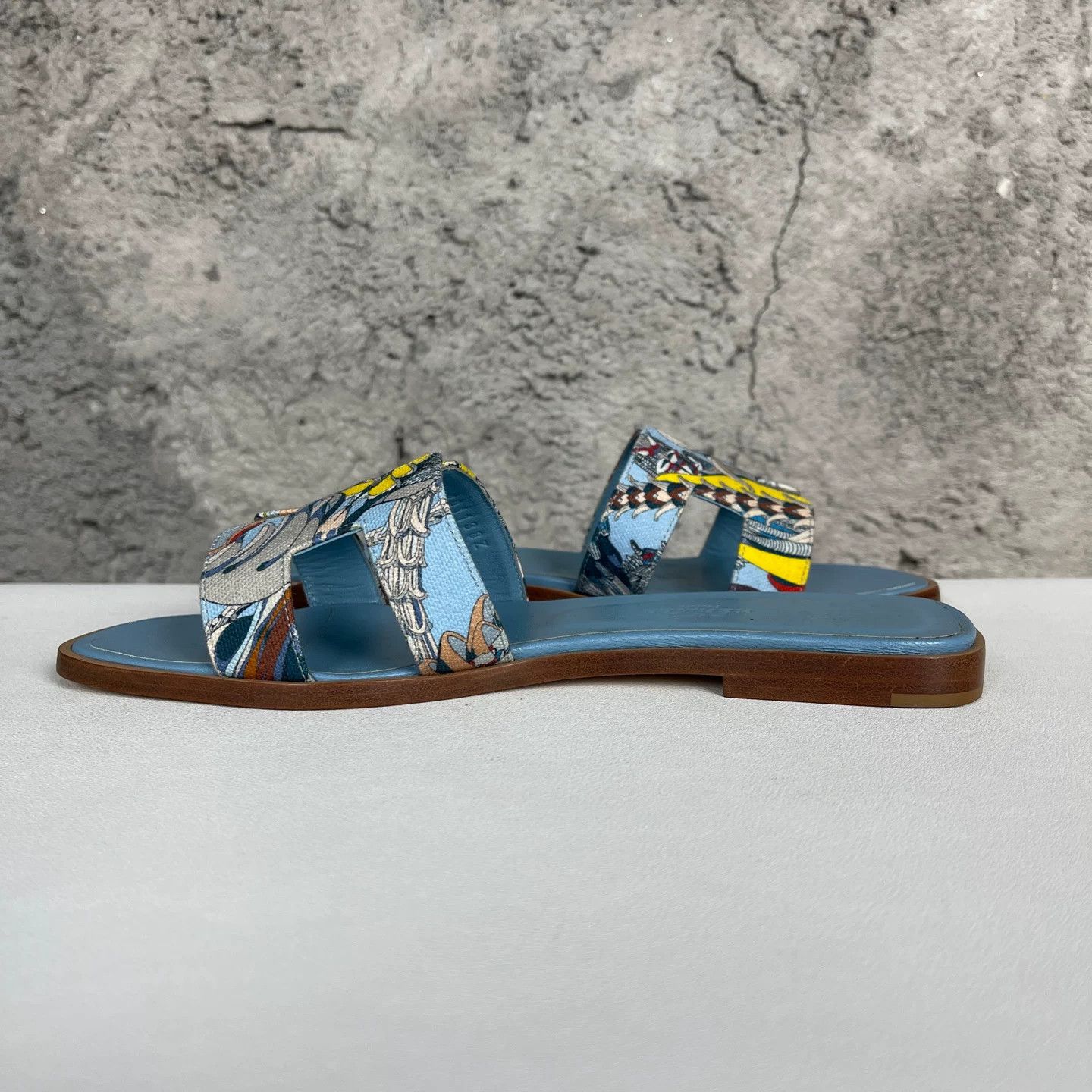 Hermes Hermes Printed Fabric Oran Sandals Size 36.5 Size US 6.5 / IT 36.5 - 7 Thumbnail