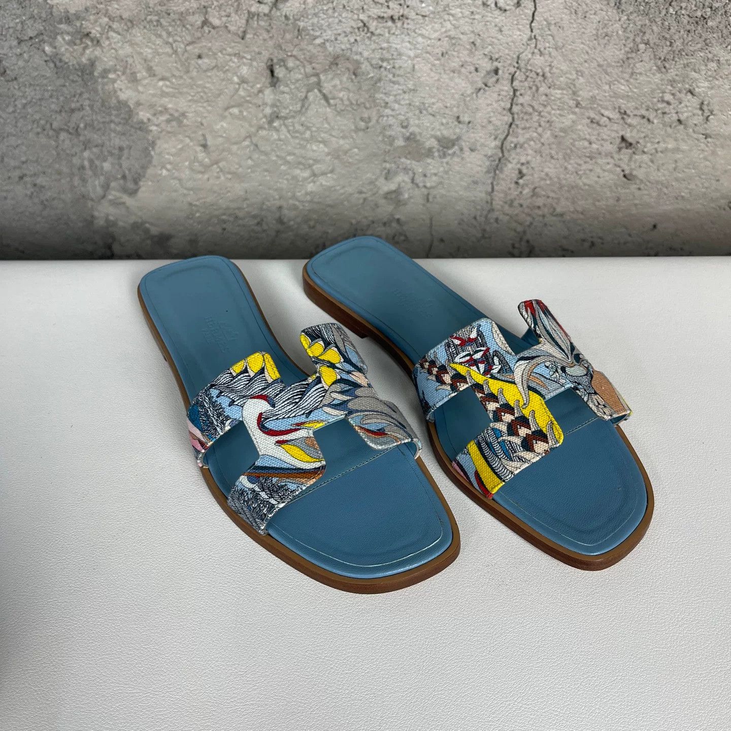 Hermes Hermes Printed Fabric Oran Sandals Size 36.5 Size US 6.5 / IT 36.5 - 2 Thumbnail