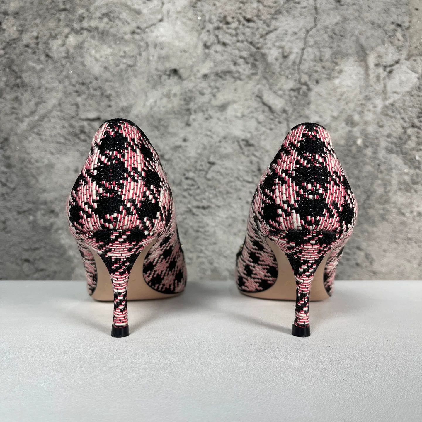 Roger Vivier Roger Vivier Crystal Buckle Tweed Pumps Size 36.5 Size US 6.5 / IT 36.5 - 5 Thumbnail
