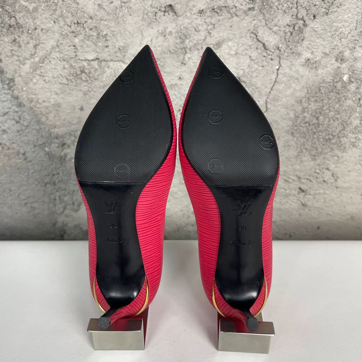 Louis Vuitton Louis Vuitton Epi Leather Pumps Pink Size 36 Size US 5 / IT 35 - 9 Thumbnail