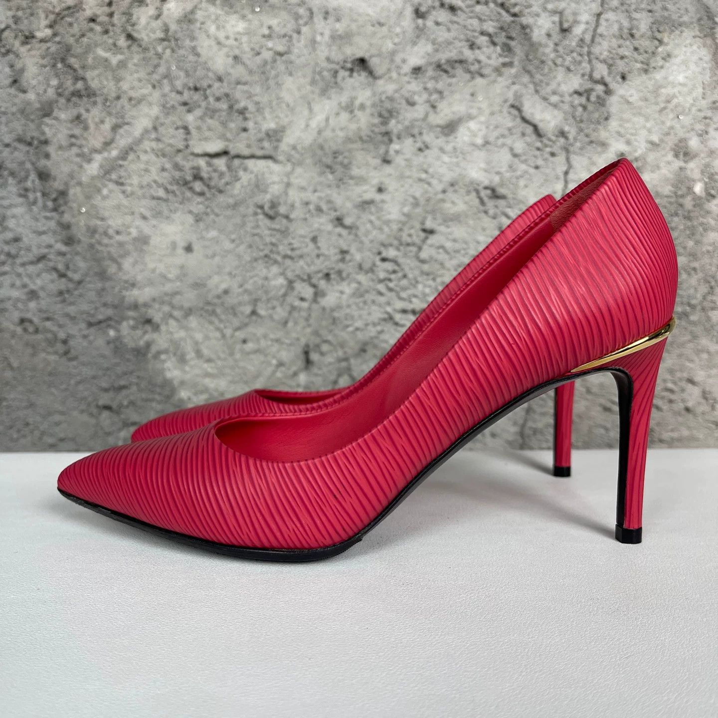 Louis Vuitton Louis Vuitton Epi Leather Pumps Pink Size 36 Size US 5 / IT 35 - 4 Thumbnail