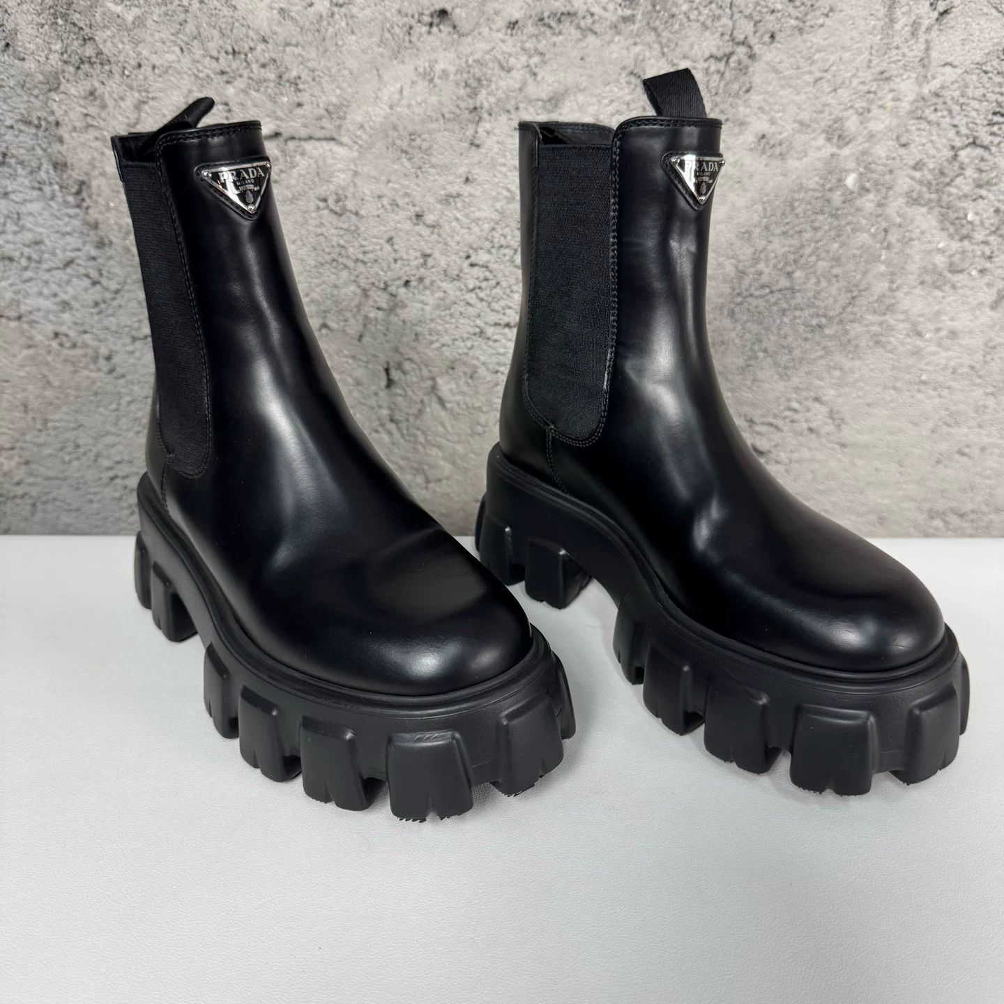 Prada Prada Logo Chelsea Boots Size 37 Size US 7 / IT 37 - 2 Thumbnail
