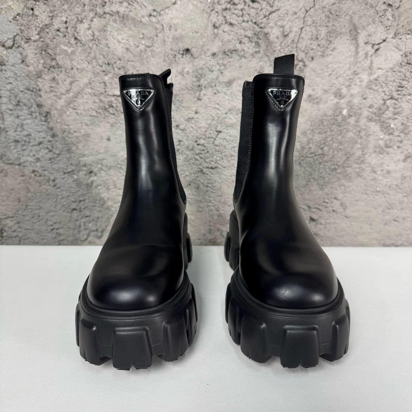Prada Prada Logo Chelsea Boots Size 37 Size US 7 / IT 37 - 8 Thumbnail