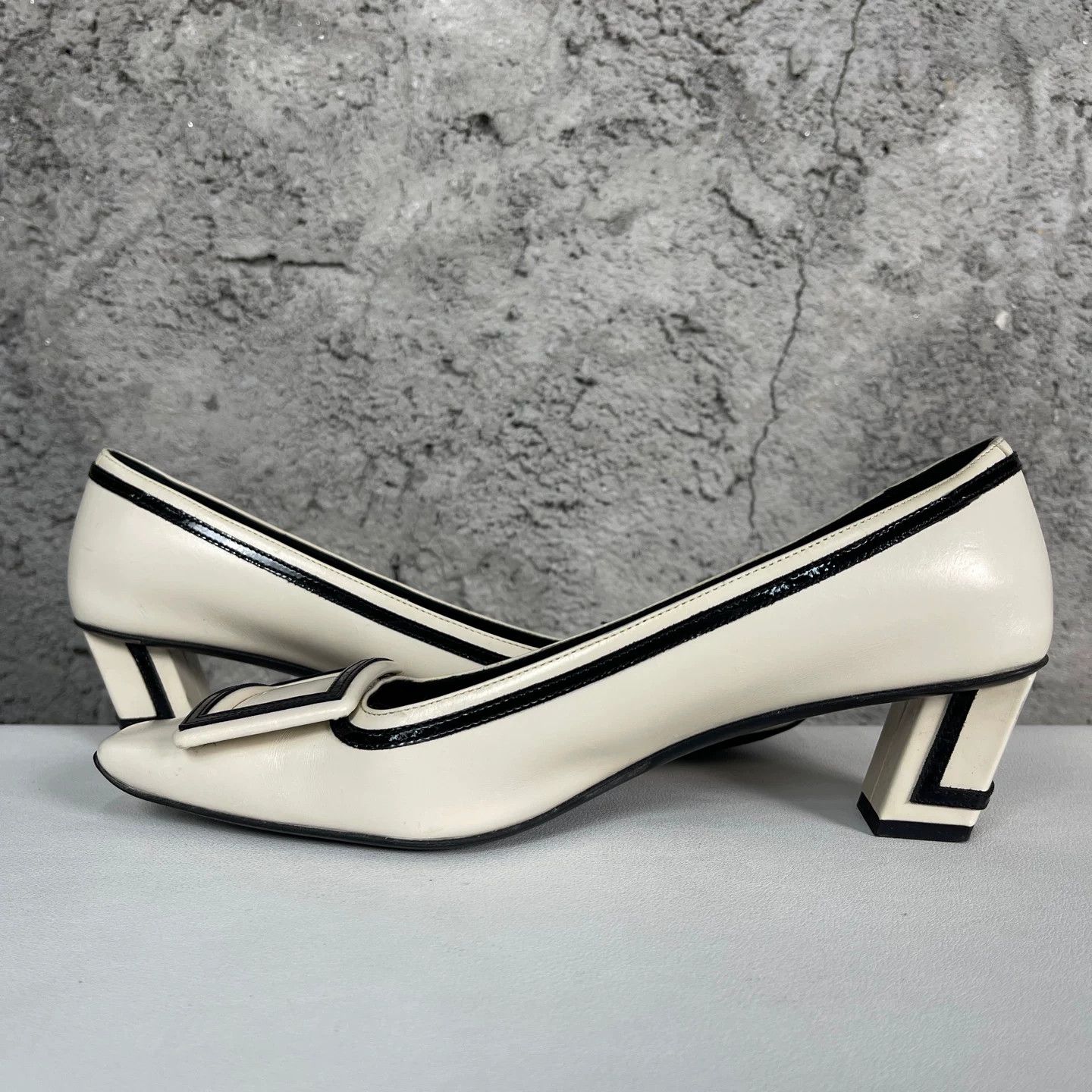 Roger Vivier Roger Vivier Two-Tone Square Buckle Pumps Size 36 Size US 6 / IT 36 - 7 Thumbnail