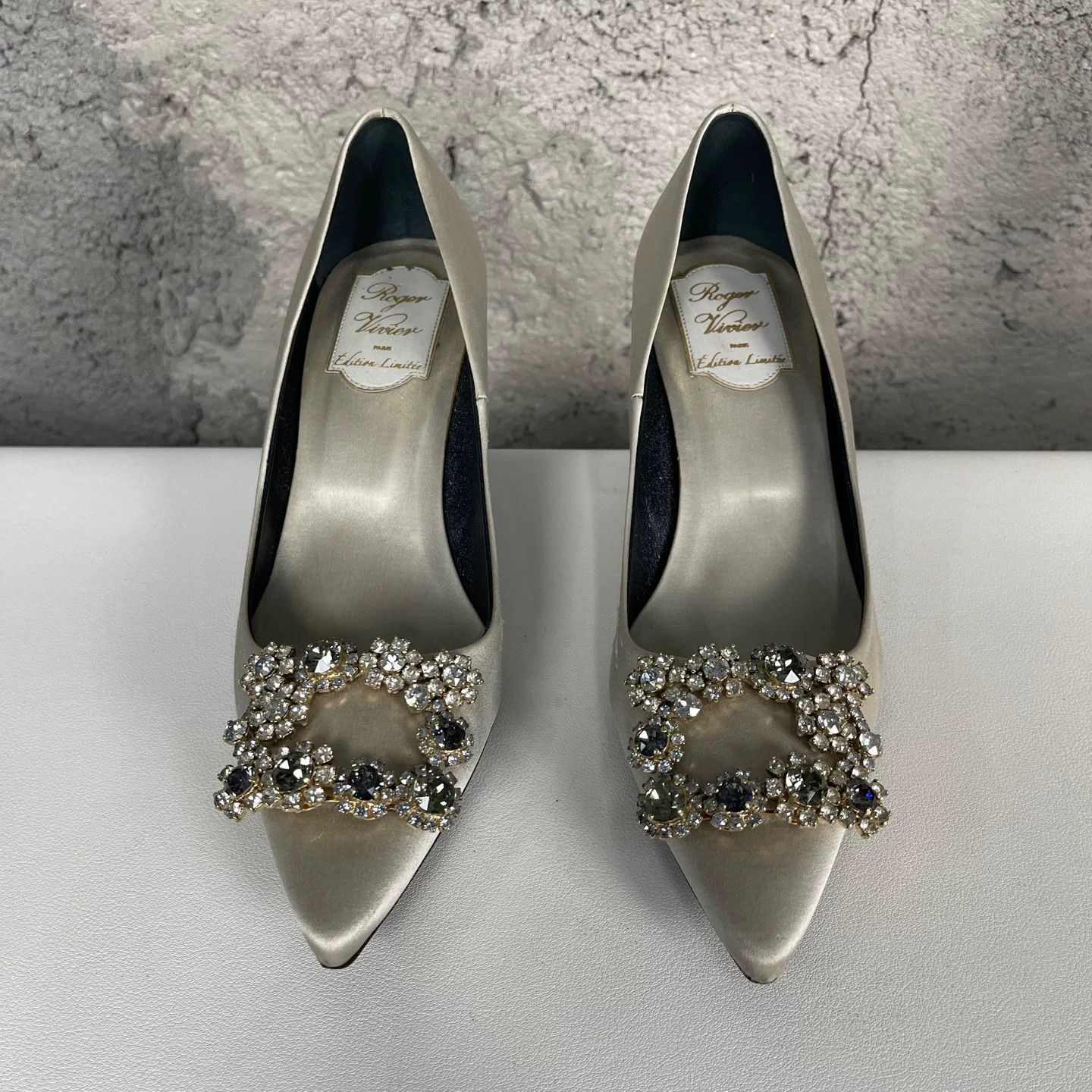Roger Vivier Roger Vivier Crystal Buckle Satin Pumps 36.5 Size US 6.5 / IT 36.5 - 8 Thumbnail