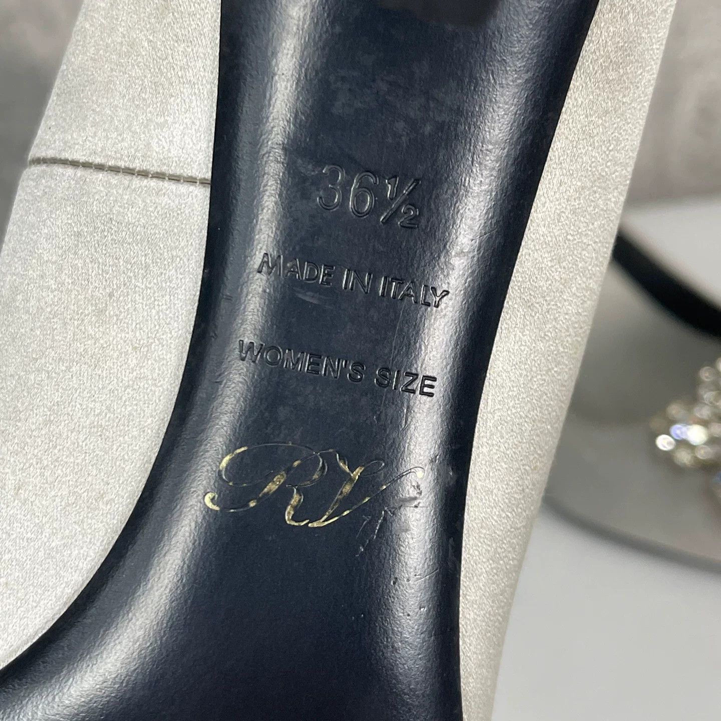 Roger Vivier Roger Vivier Crystal Buckle Satin Pumps 36.5 Size US 6.5 / IT 36.5 - 10 Thumbnail