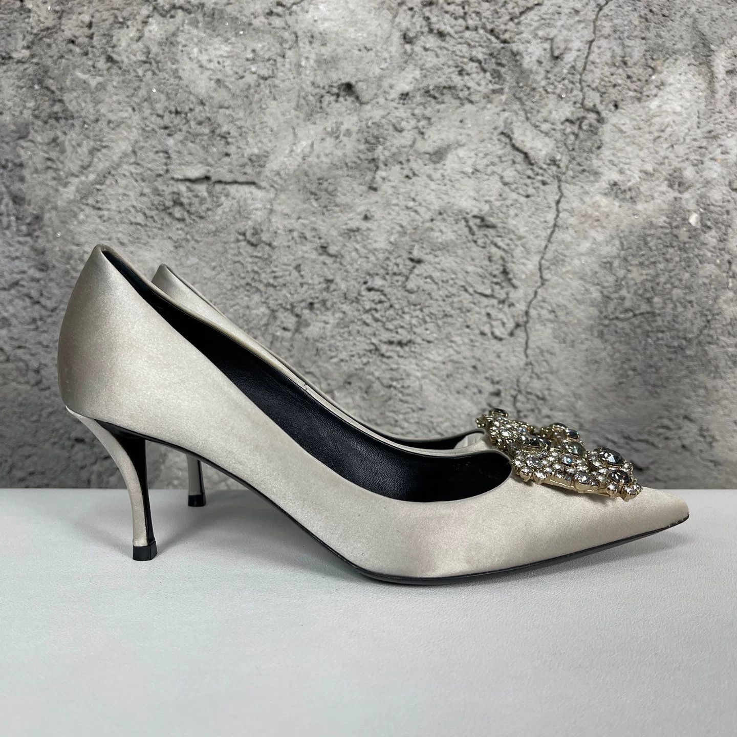 Roger Vivier Roger Vivier Crystal Buckle Satin Pumps 36.5 Size US 6.5 / IT 36.5 - 3 Thumbnail