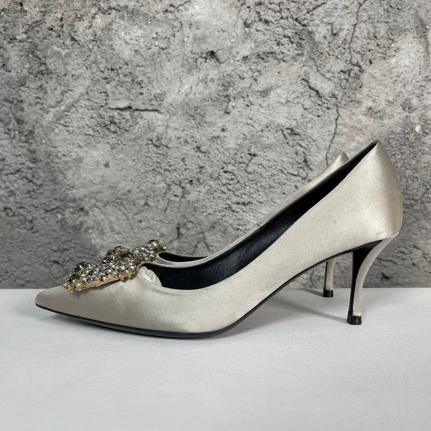 Roger Vivier Roger Vivier Crystal Buckle Satin Pumps 36.5 Size US 6.5 / IT 36.5 - 4 Thumbnail