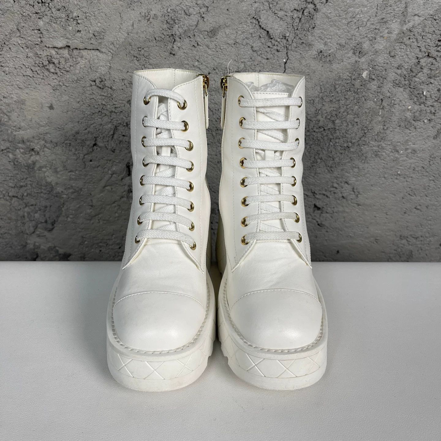 Chanel Chanel White Leather Wedge Lace-Up Boots Size 35.5 Size US 5.5 / IT 35.5 - 8 Thumbnail