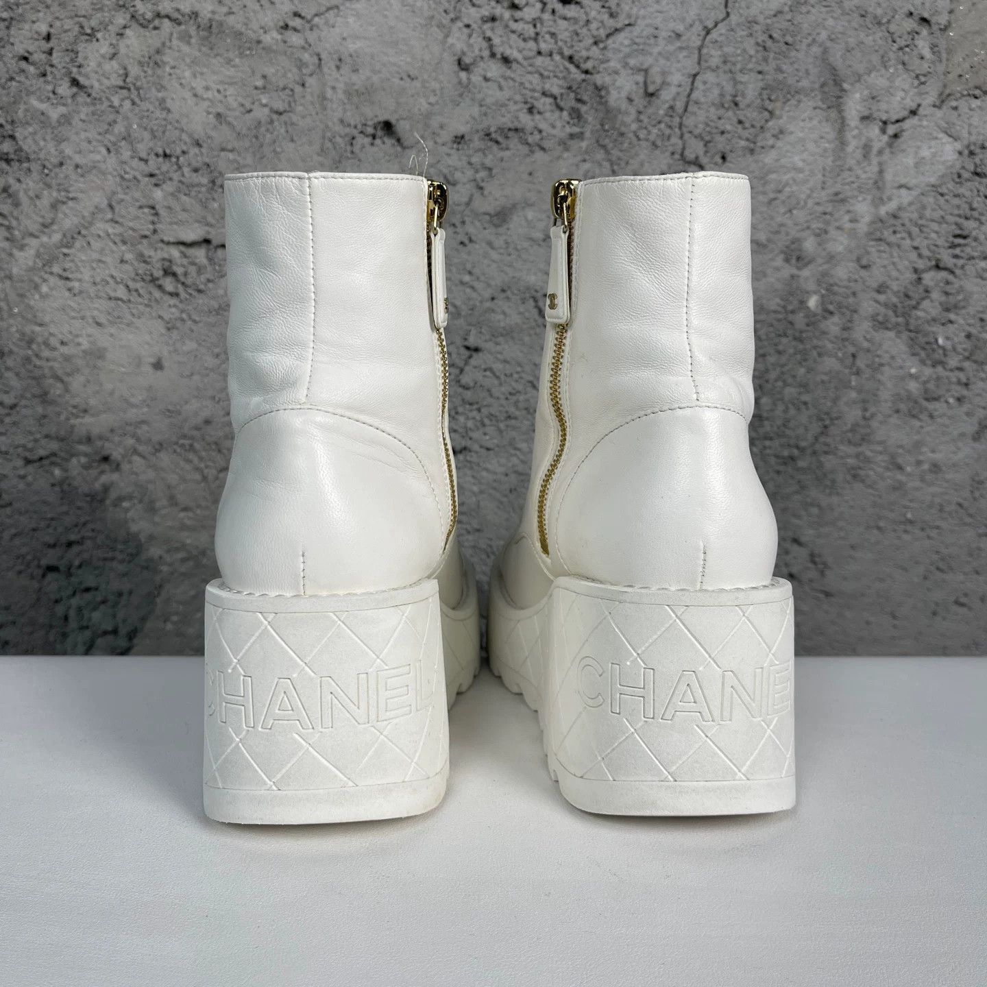 Chanel Chanel White Leather Wedge Lace-Up Boots Size 35.5 Size US 5.5 / IT 35.5 - 5 Thumbnail