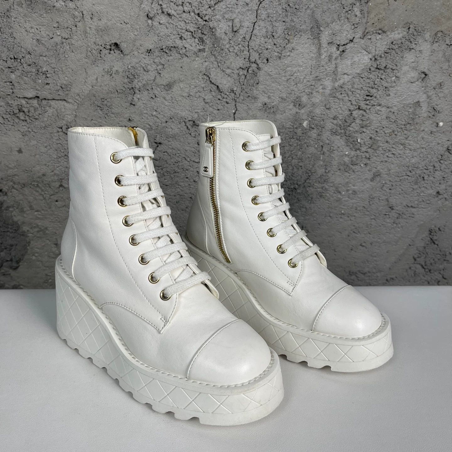 Chanel Chanel White Leather Wedge Lace-Up Boots Size 35.5 Size US 5.5 / IT 35.5 - 2 Thumbnail