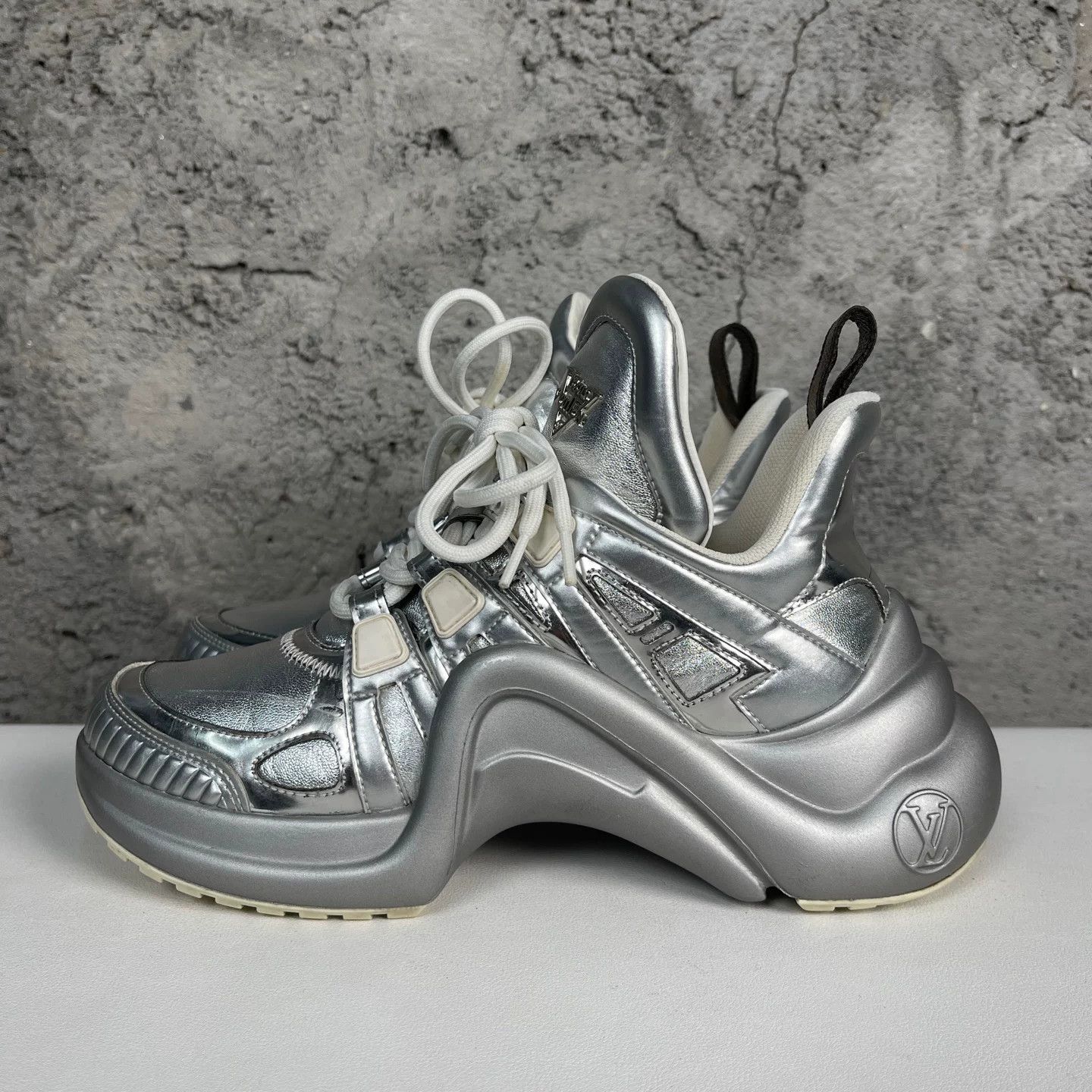 Louis Vuitton Louis Vuitton Silver Archlight Sneakers Size 36 Size US 6 / IT 36 - 4 Thumbnail