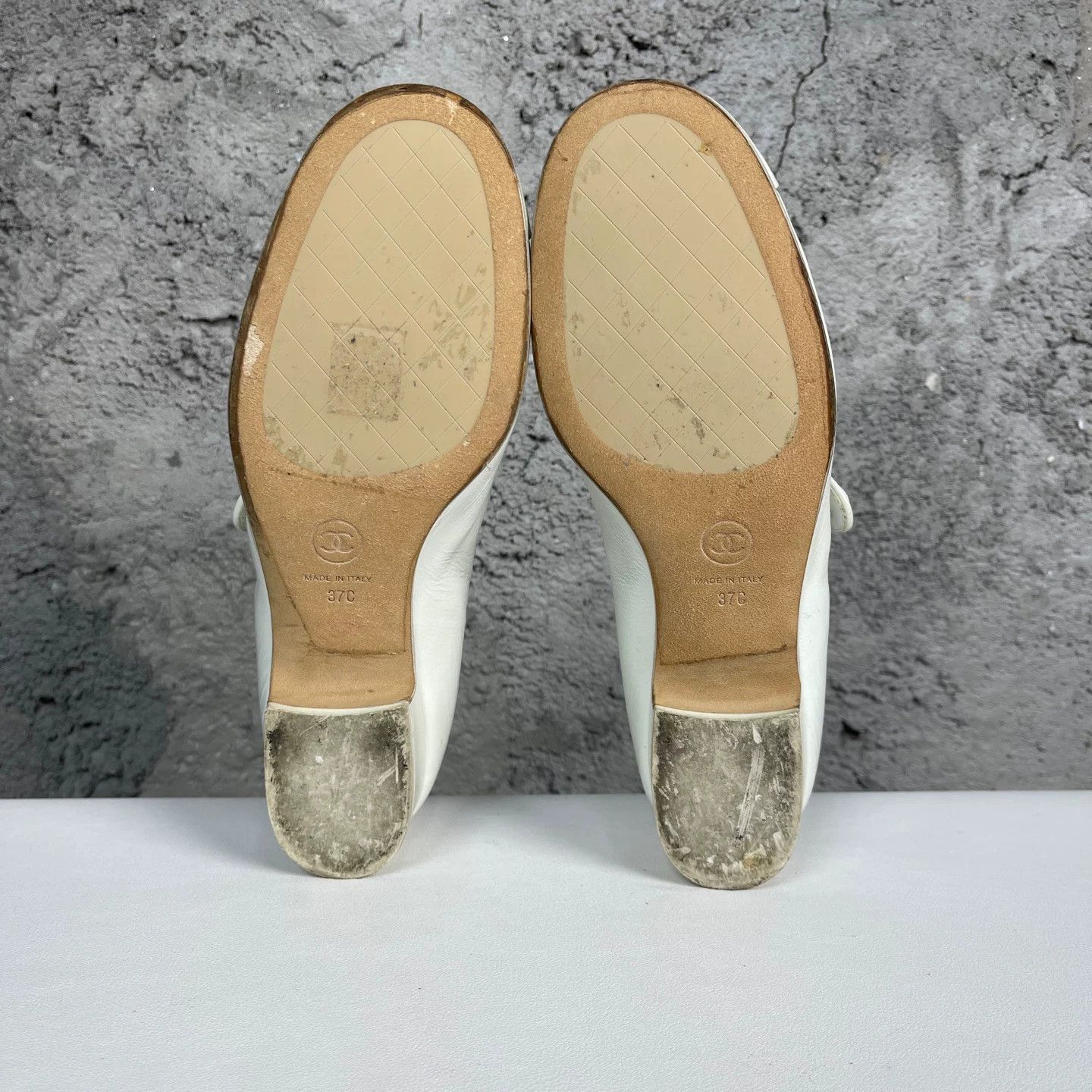 Chanel Chanel White Mary Jane Flats Size 37 Size US 7 / IT 37 - 9 Thumbnail