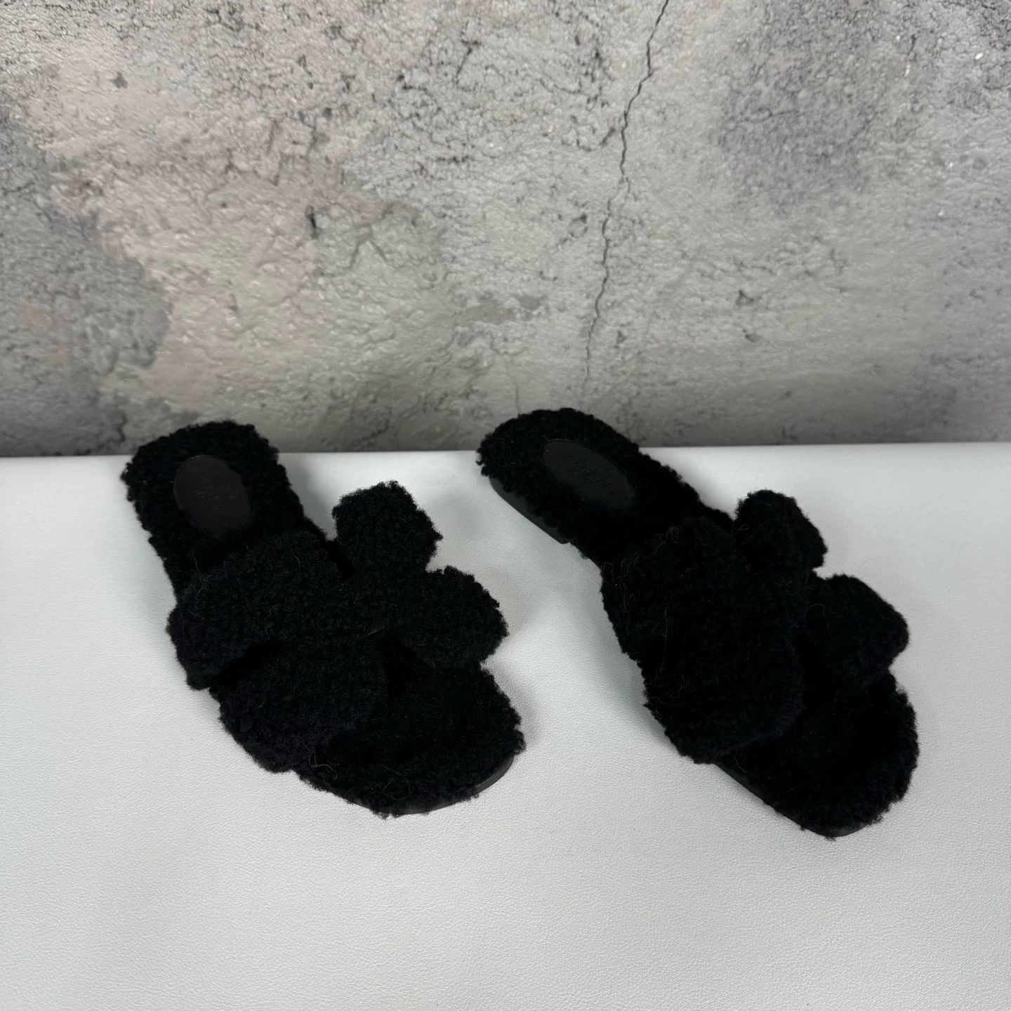 Hermes Hermes Shearling Sandals Size 37 Size US 7 / IT 37 - 2 Thumbnail