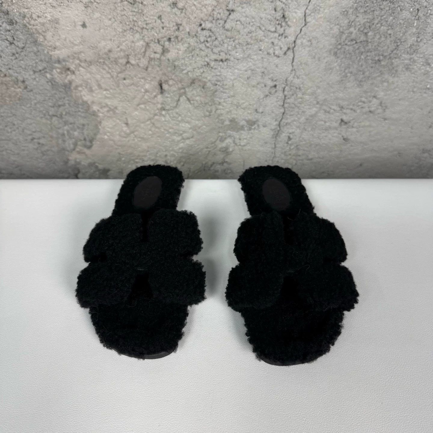 Hermes Hermes Shearling Sandals Size 37 Size US 7 / IT 37 - 8 Thumbnail