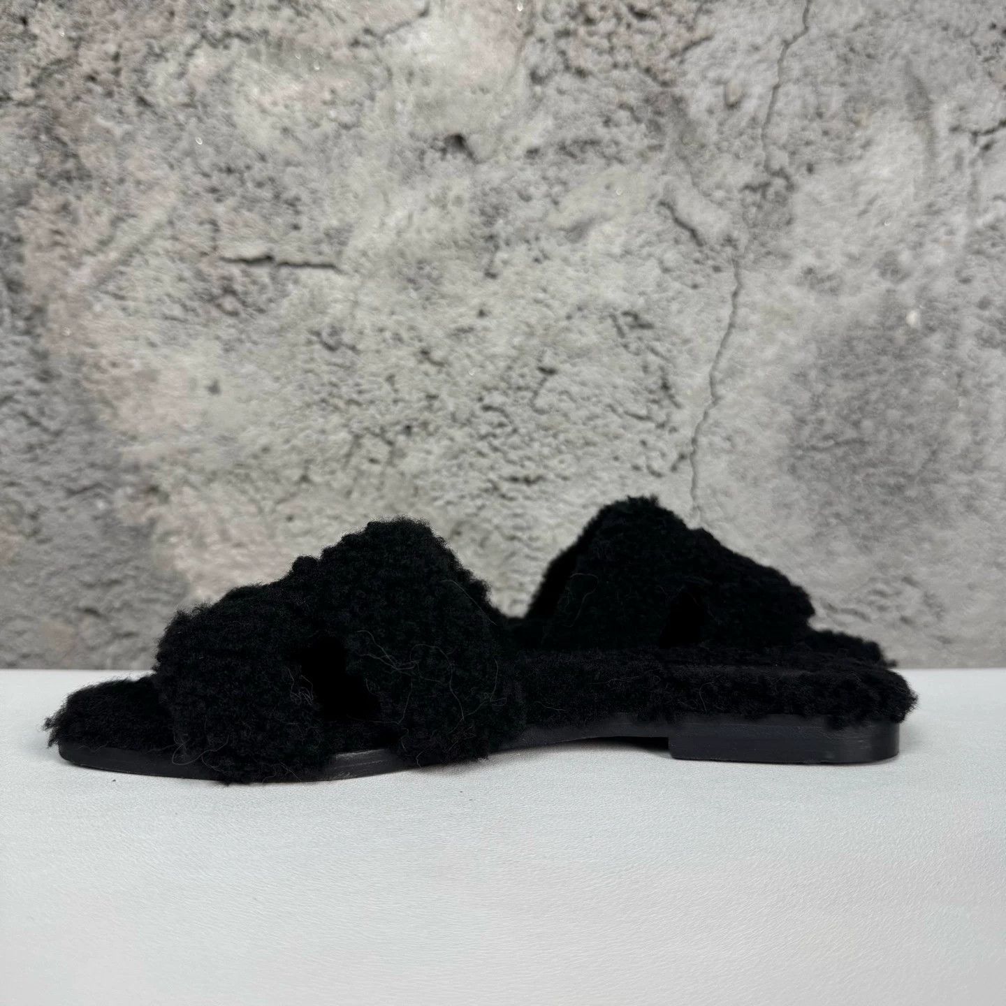 Hermes Hermes Shearling Sandals Size 37 Size US 7 / IT 37 - 7 Thumbnail