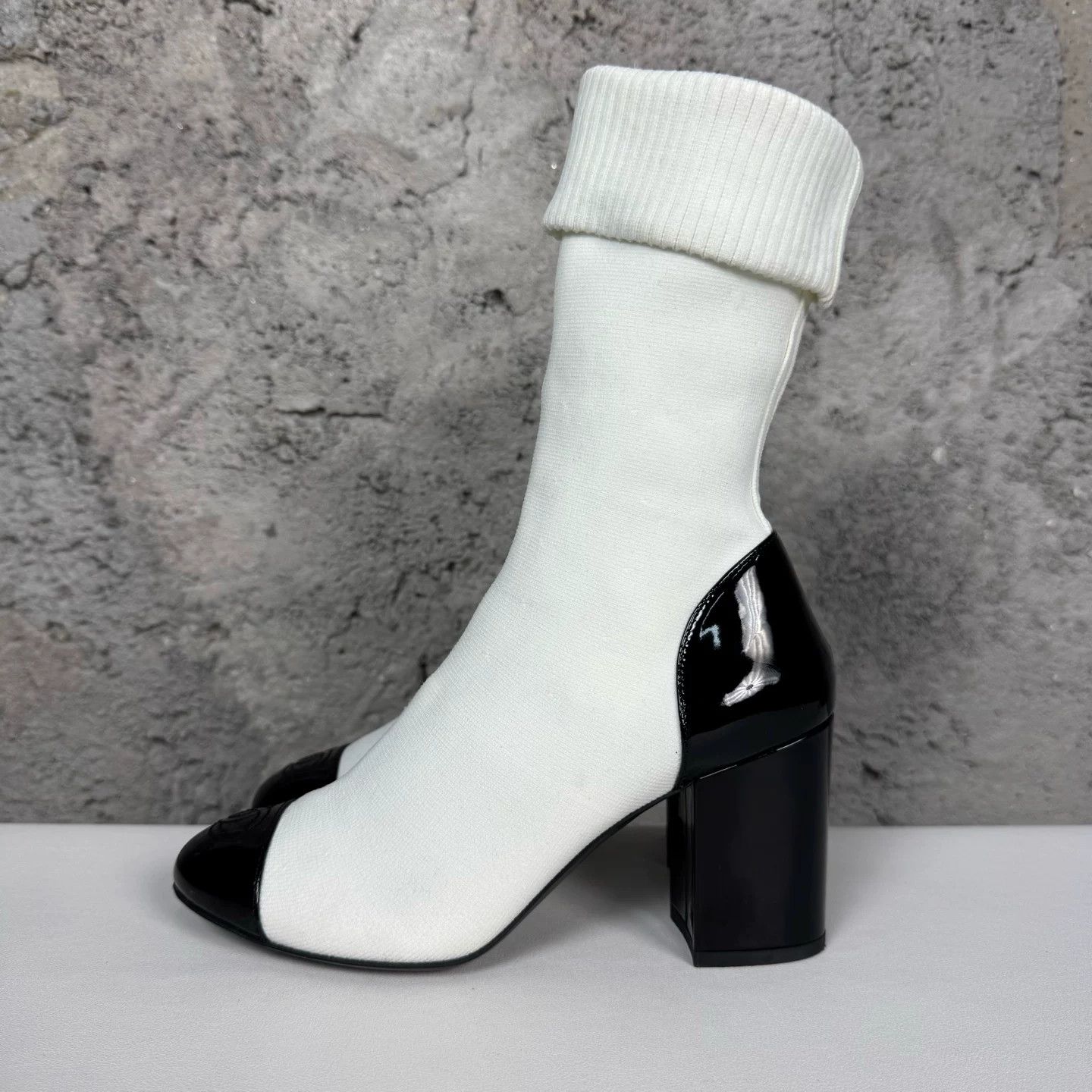 Chanel Chanel Two-Tone Knit Sock Boots Size 36.5 Size US 6.5 / IT 36.5 - 4 Thumbnail
