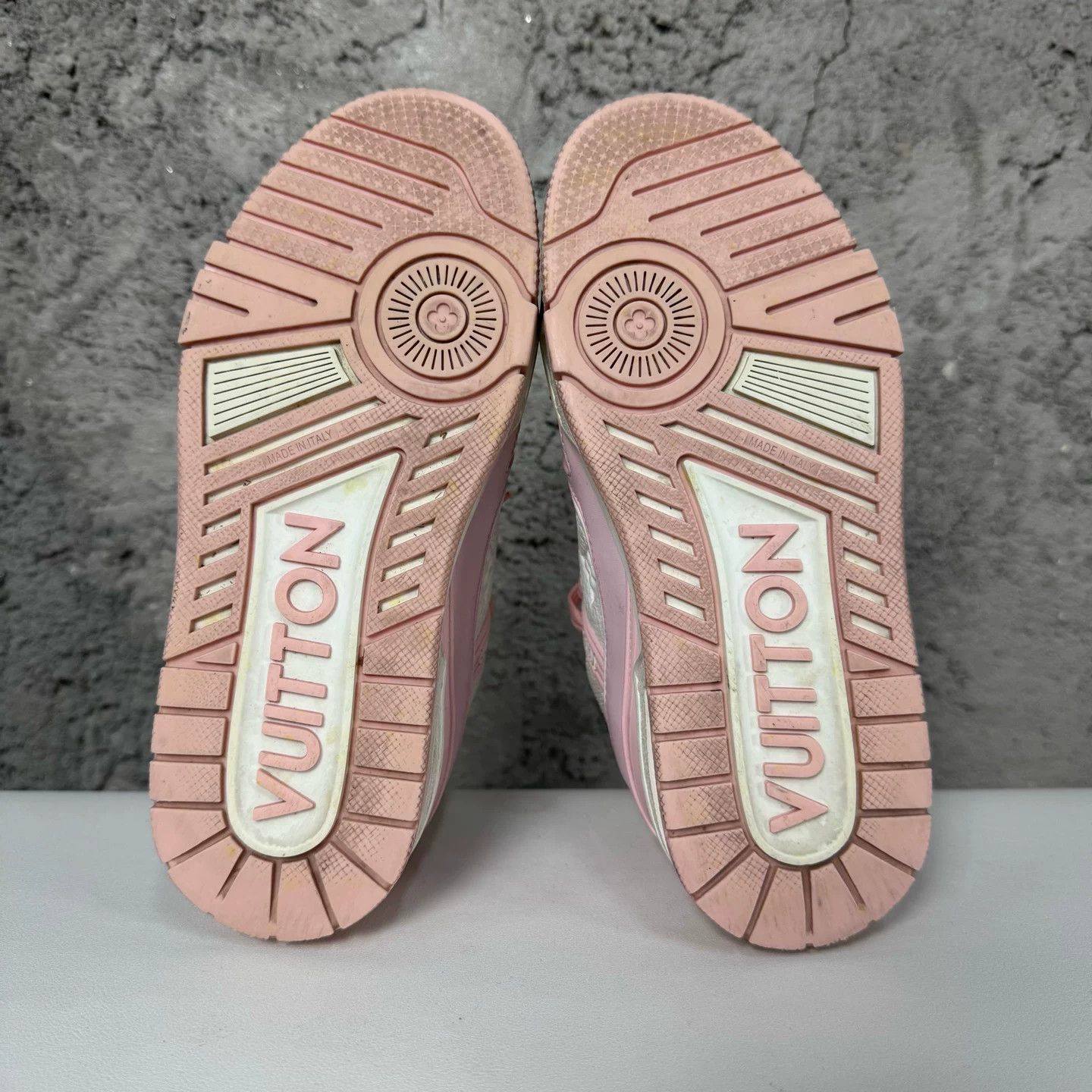Louis Vuitton Louis Vuitton Trainer Low-Top Sneakers Size 35 Size US 5 / IT 35 - 9 Thumbnail