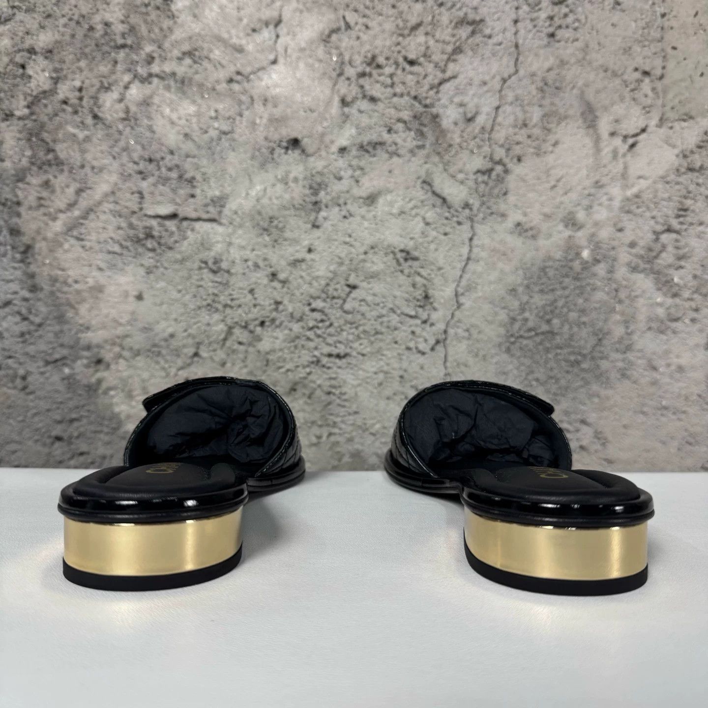 Chanel Chanel Quilted Patent Logo Slides Size 39 Size US 9 / IT 39 - 5 Thumbnail