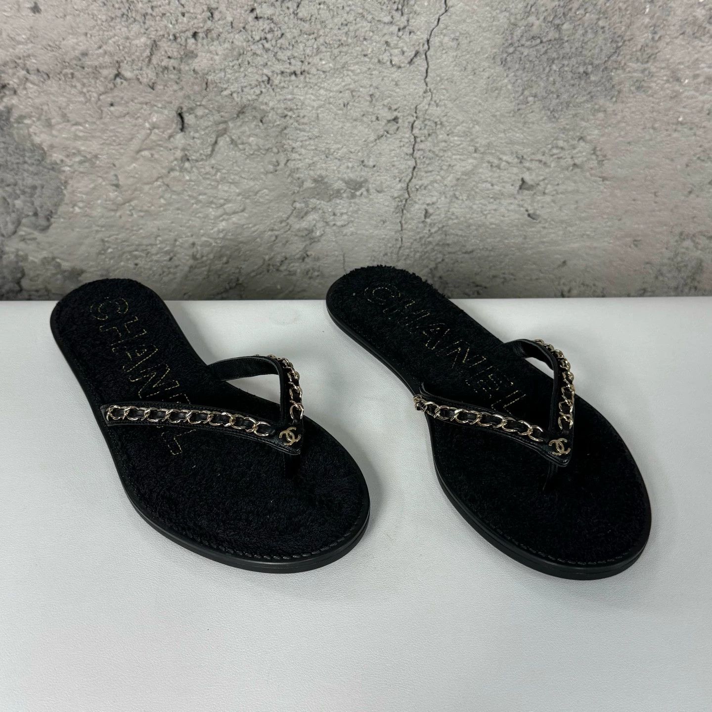 Chanel Chanel Chain Detail Thong Sandals Size 39 Size US 9 / IT 39 - 2 Thumbnail