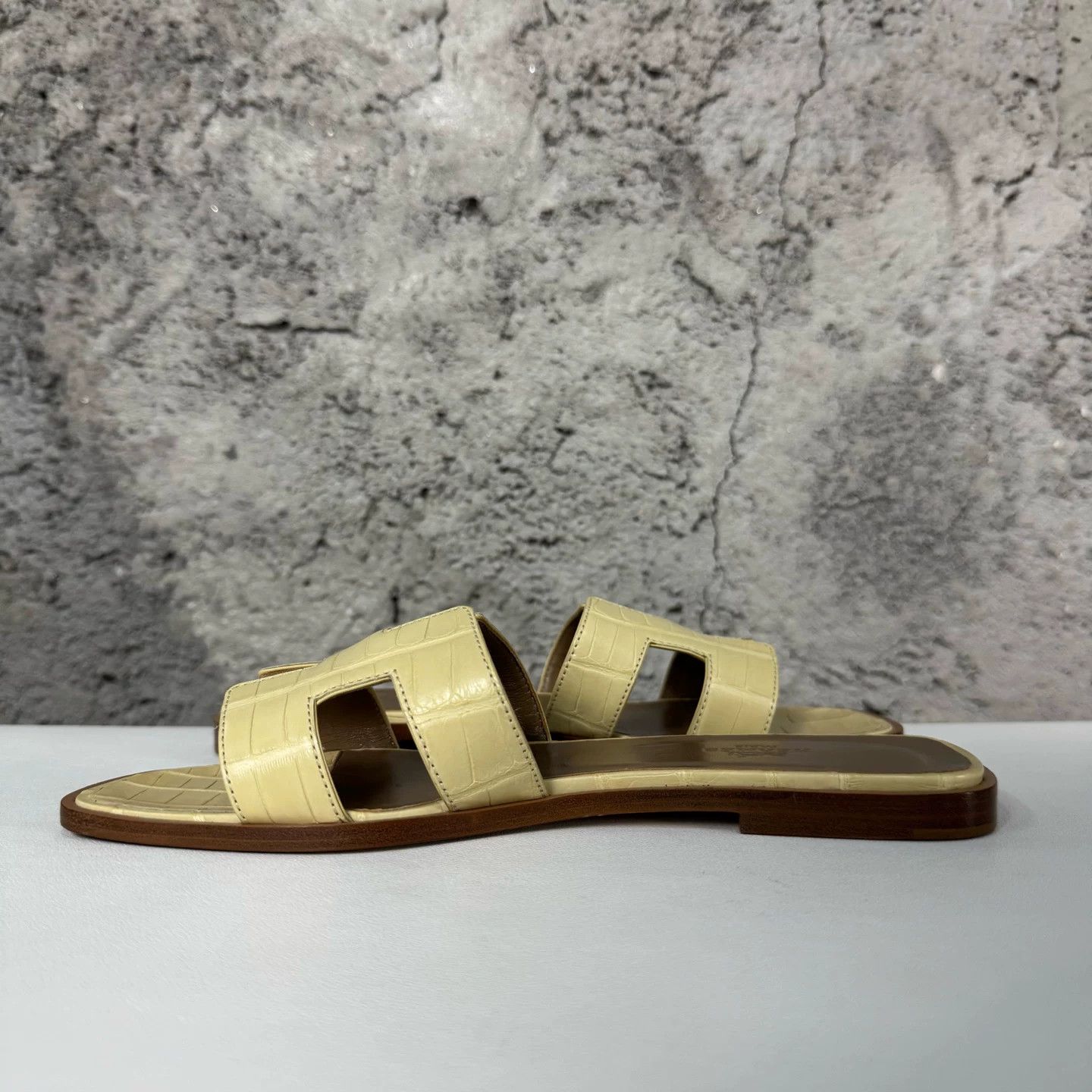 Hermes Hermes Oran Sandals Size 38 Size US 8 / IT 38 - 7 Thumbnail