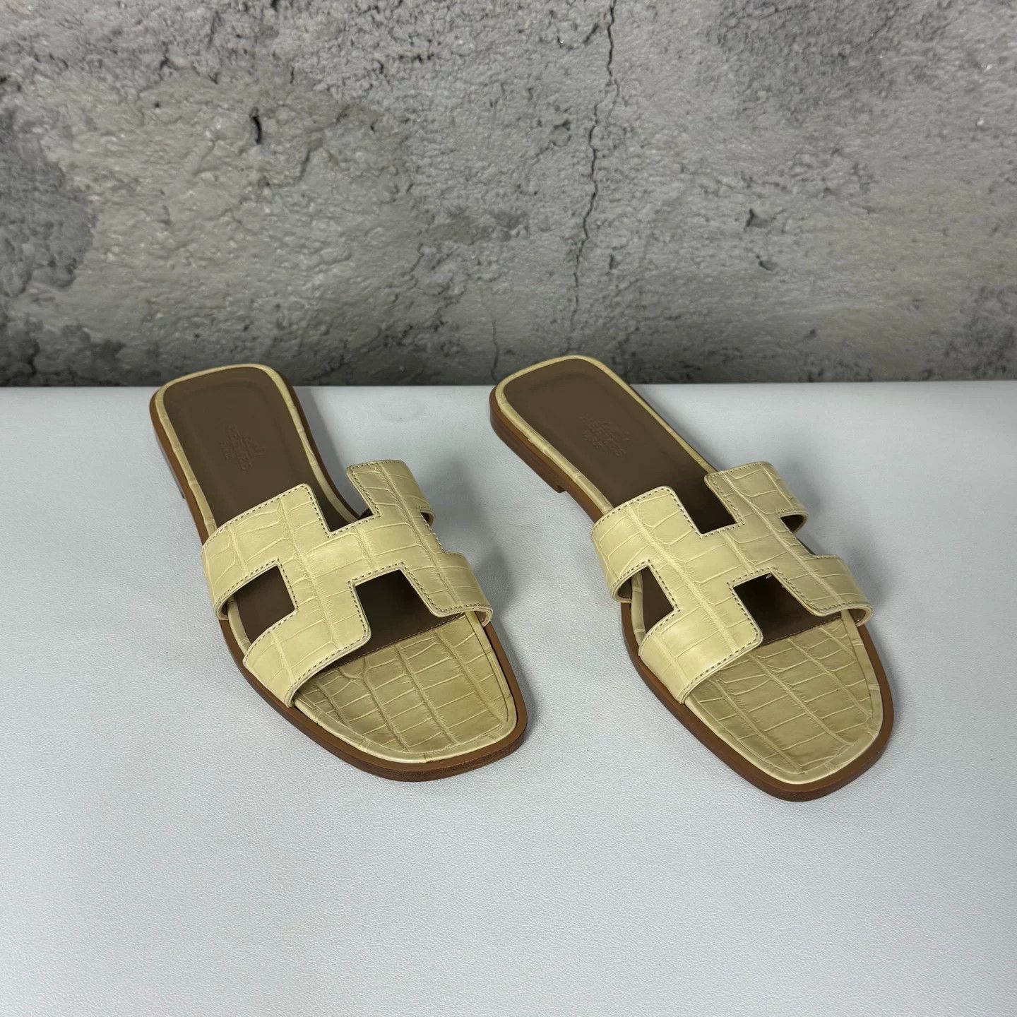 Hermes Hermes Oran Sandals Size 38 Size US 8 / IT 38 - 2 Thumbnail
