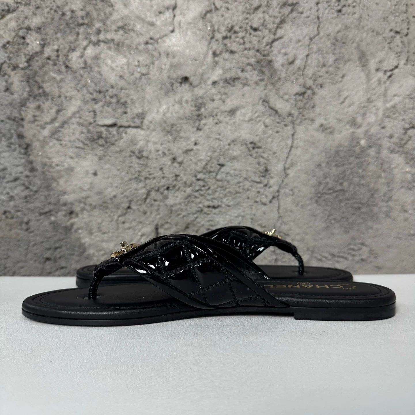 Chanel Chanel Quilted CC Logo Sandals Size 38.5 Size US 8.5 / IT 38.5 - 7 Thumbnail