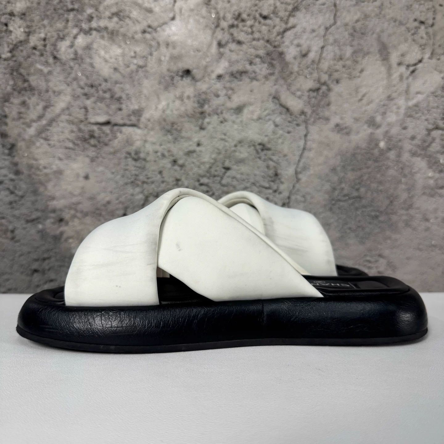 Chanel Chanel Cross Strap Sandals Size 38 Size US 8 / IT 38 - 7 Thumbnail