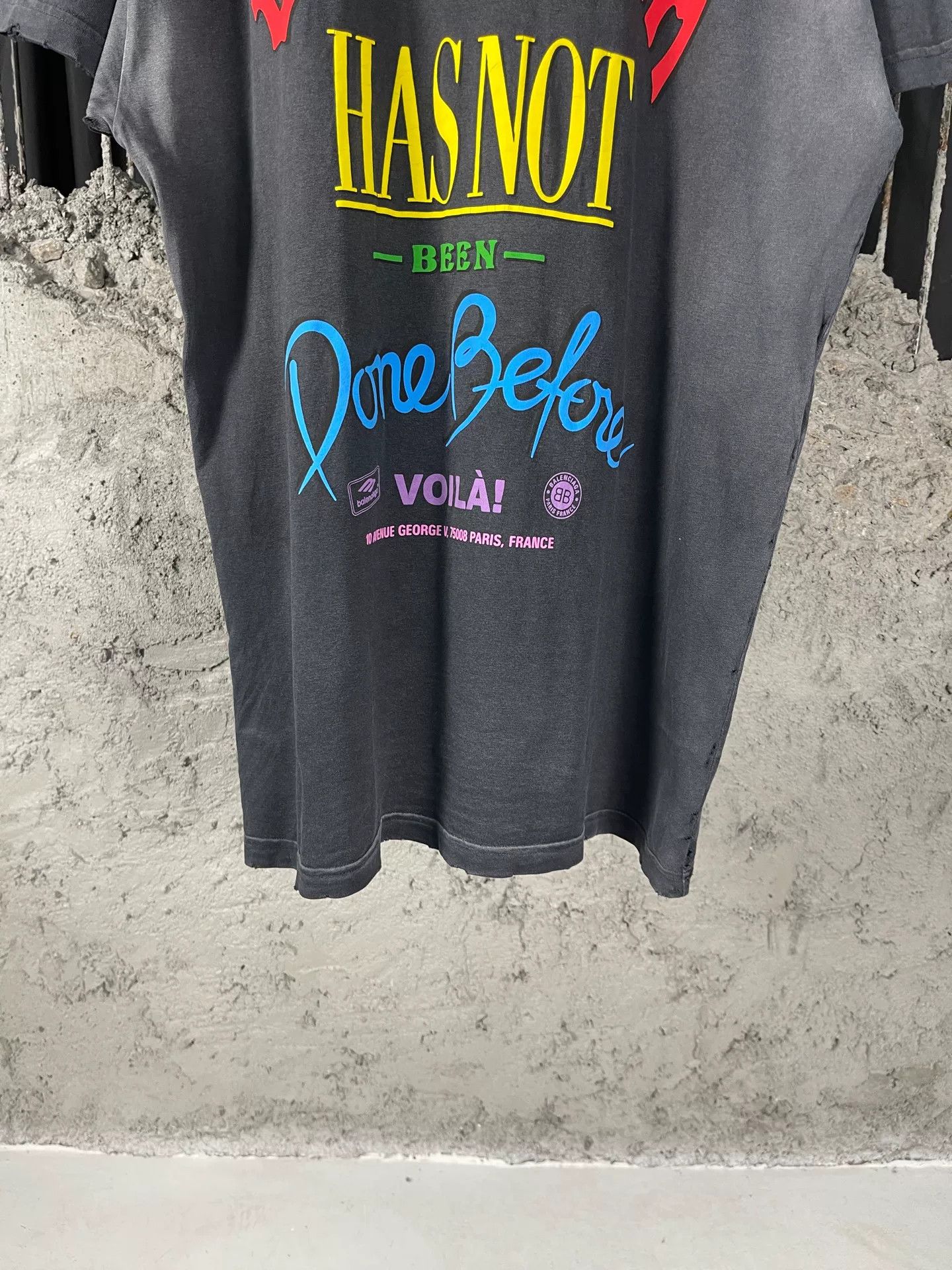 Balenciaga Balenciaga Logo Graphic T-Shirt Size S Size US S / EU 44-46 / 1 - 5 Thumbnail