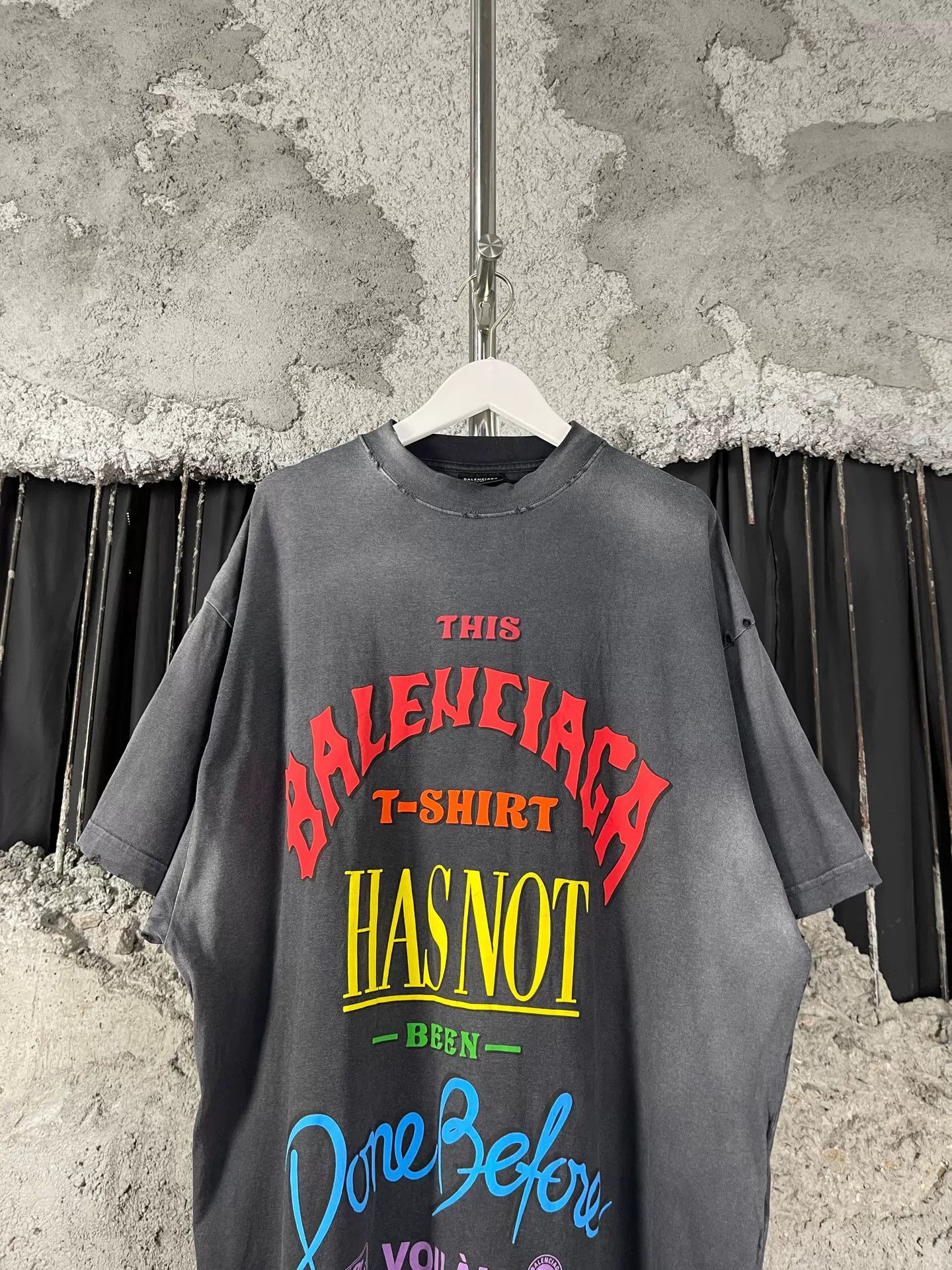 Balenciaga Balenciaga Logo Graphic T-Shirt Size S Size US S / EU 44-46 / 1 - 4 Thumbnail